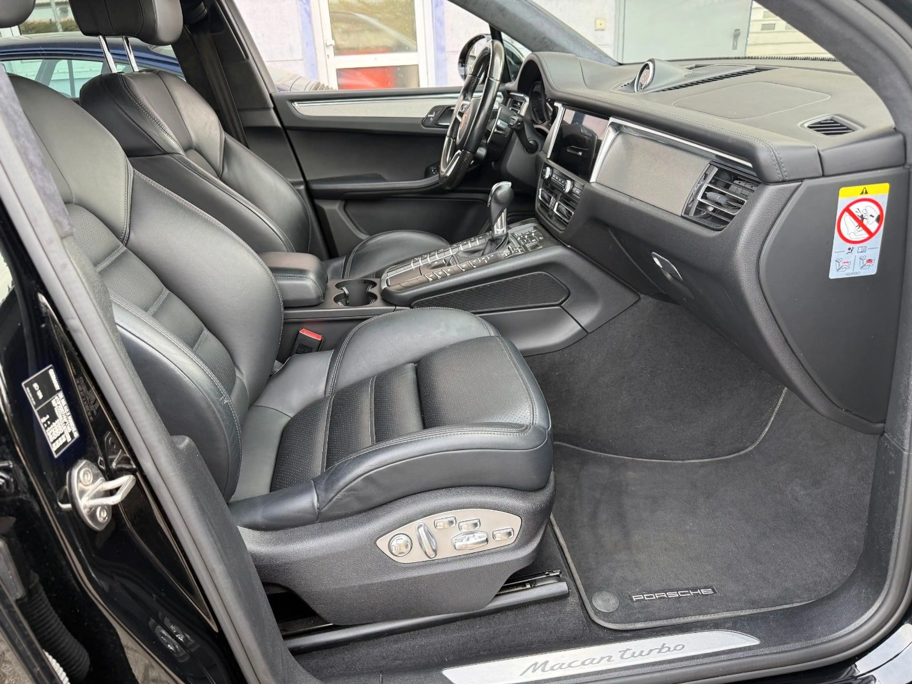 Porsche Macan Turbo Luftfahrwerk Pano Sport-Chrono, 21 " — photo 10