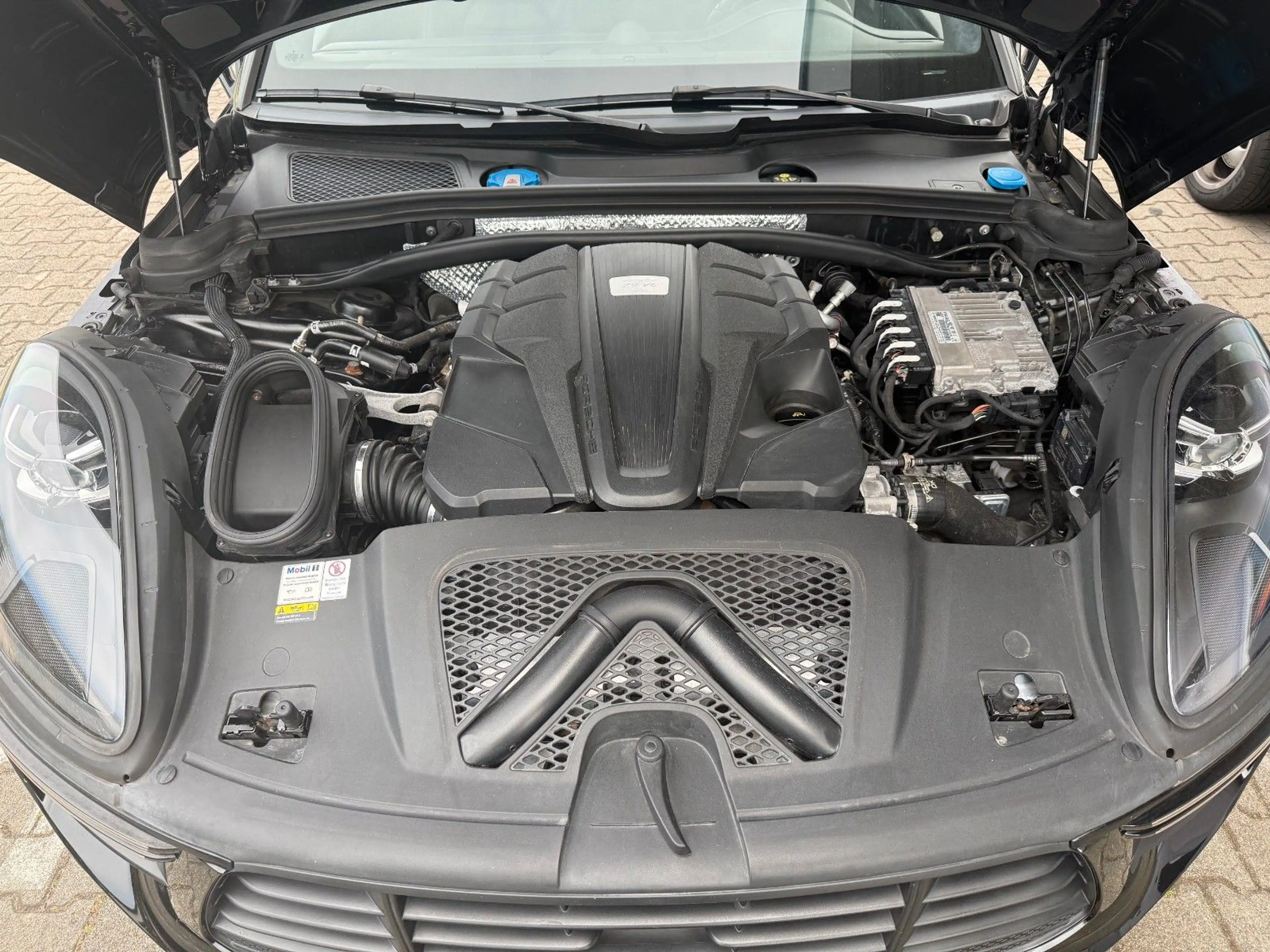 Porsche Macan Turbo Luftfahrwerk Pano Sport-Chrono, 21 " — photo 15