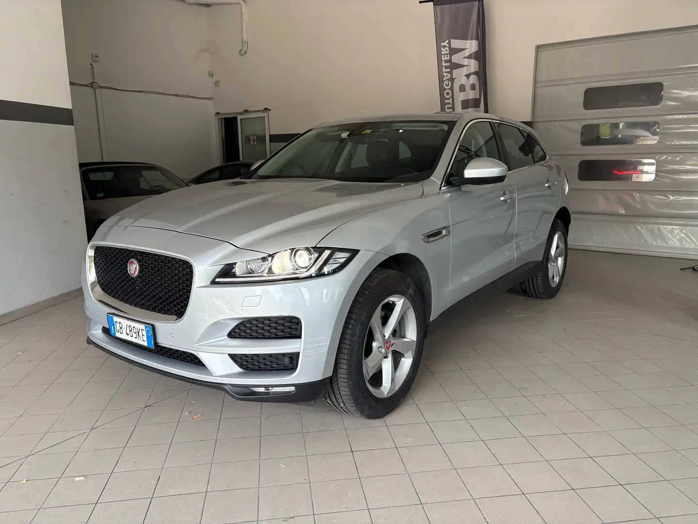 Jaguar F-Pace 2.0 D 180 CV. Prestige - 1