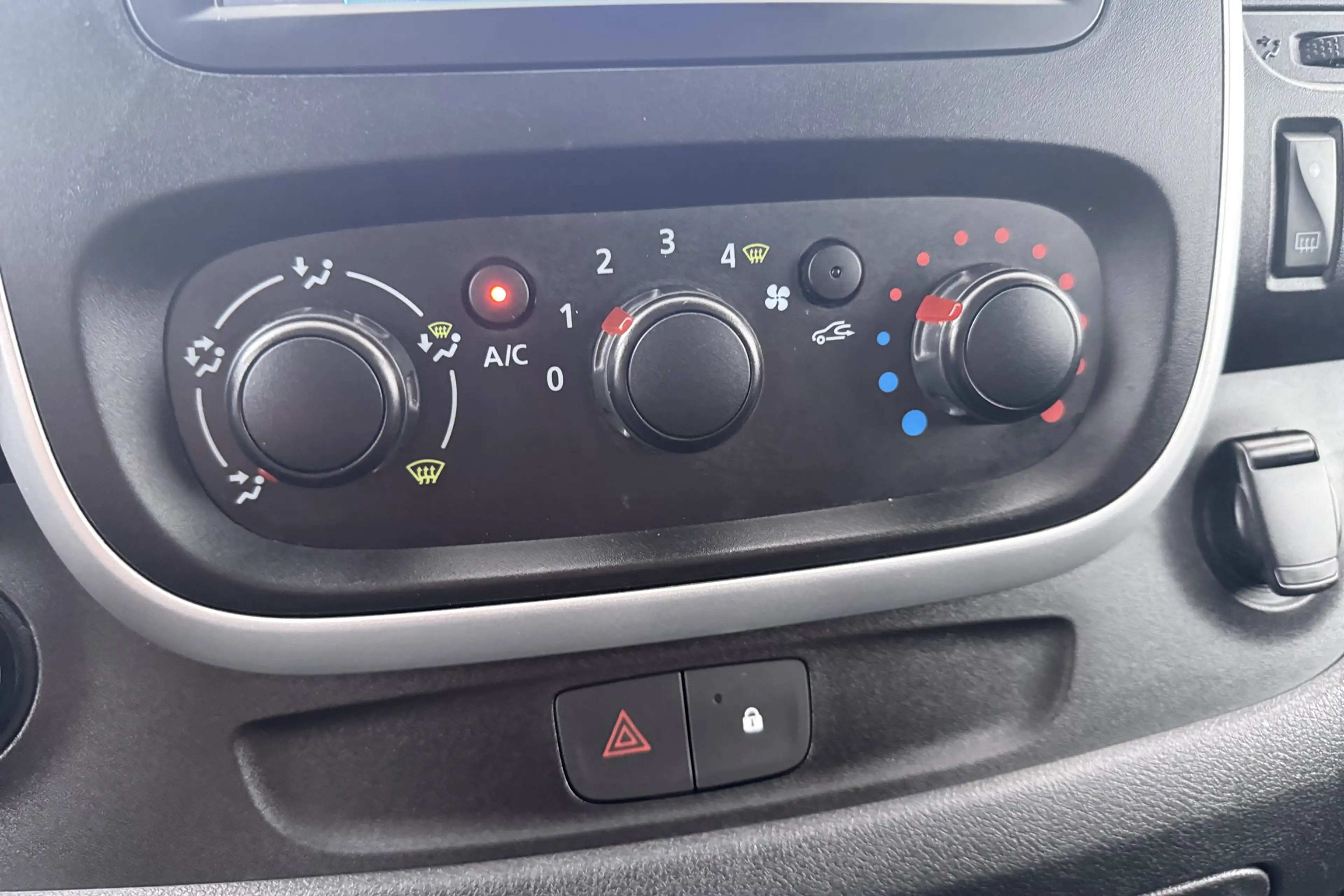 Renault Trafic 1.6 dCi T29 L1H1 Comfort Energy Trekhaak Houtenvlo — photo 27