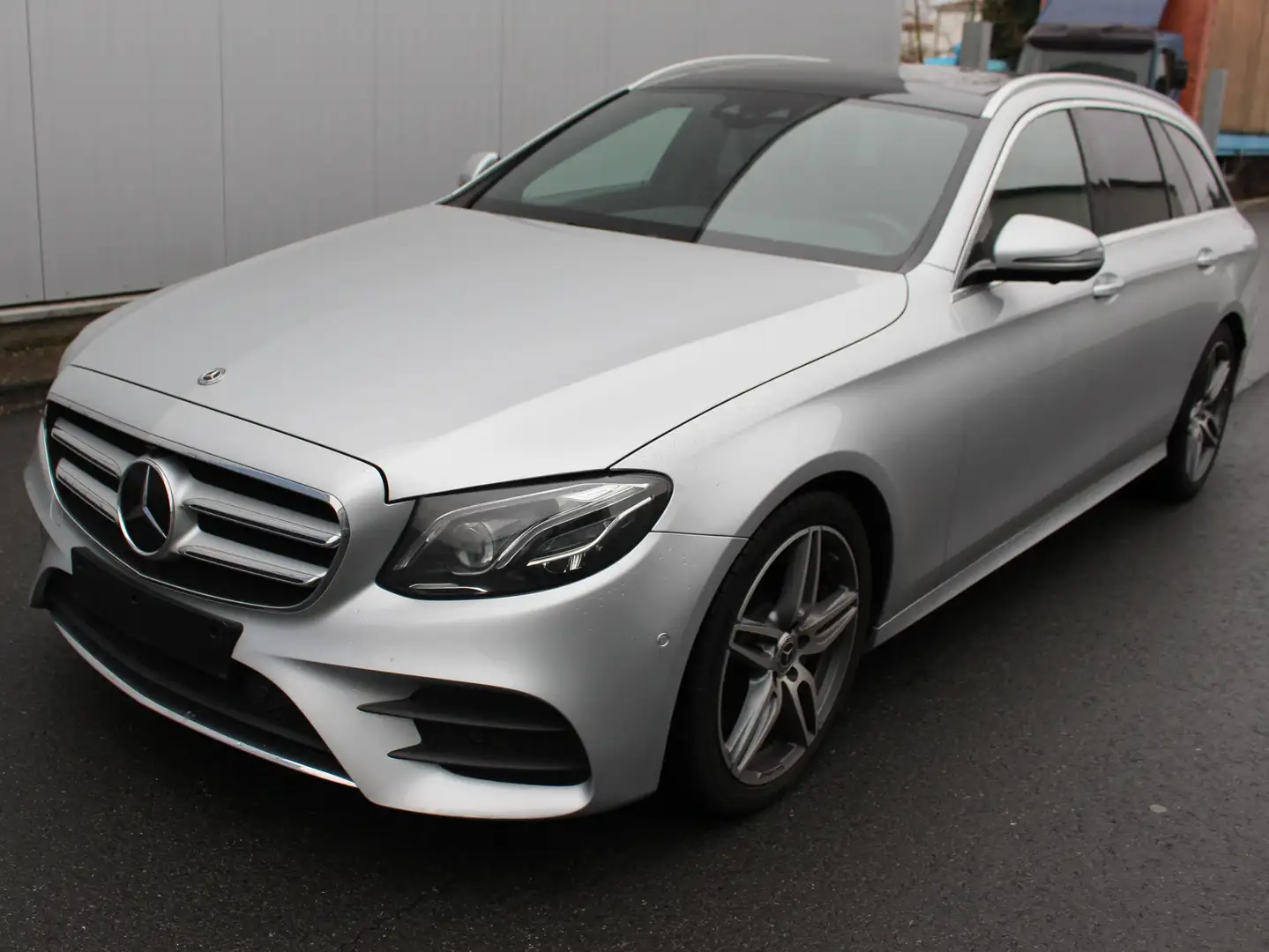 Mercedes-Benz E 220 E-Klasse T-Modell Diesel d T 9G-TRONIC AMG Line Silber - 2