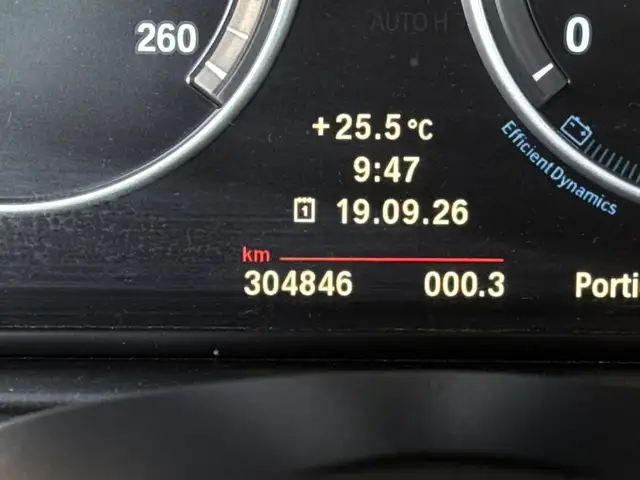 BMW 5 Series view 15