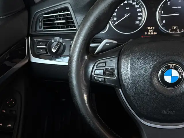BMW 5 Series view 10