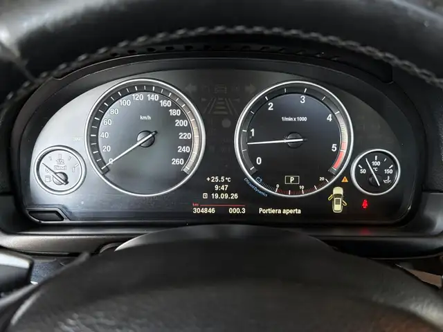 BMW 5 Series view 13
