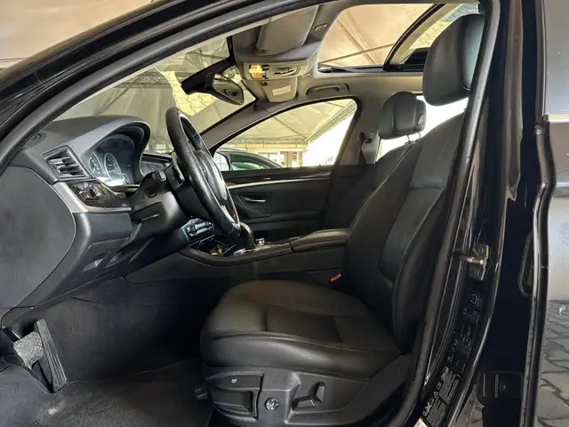 BMW 5 Series view 9