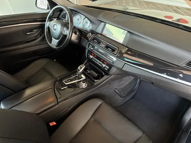 BMW 5 Series view 7