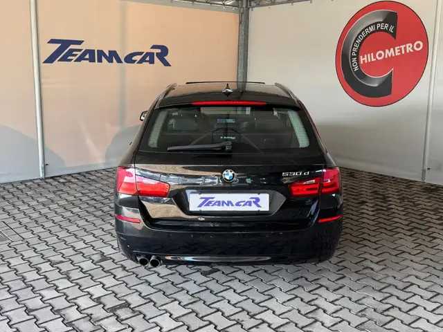 BMW 5 Series view 4