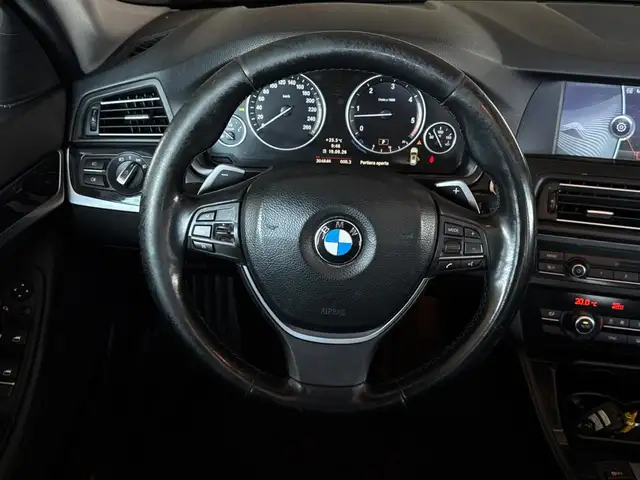 BMW 5 Series view 8