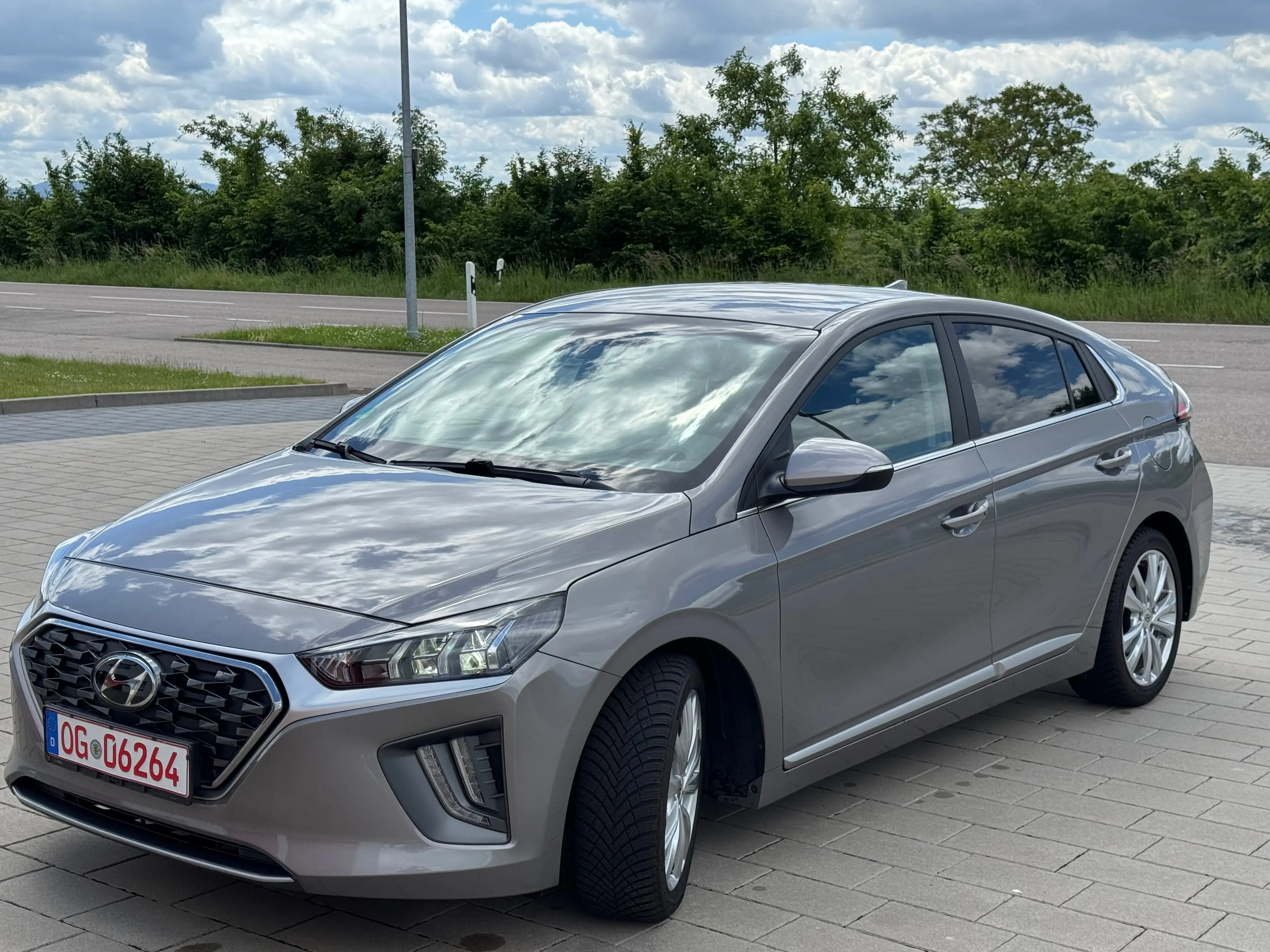 Hyundai IONIQ Style Hybrid Neuwertig — photo 2