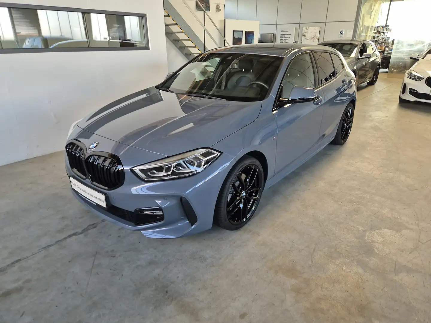 BMW 120 120i M Sport /NAVI/LED//HIFI/LCP/RFK/18 Zoll Grau - 1