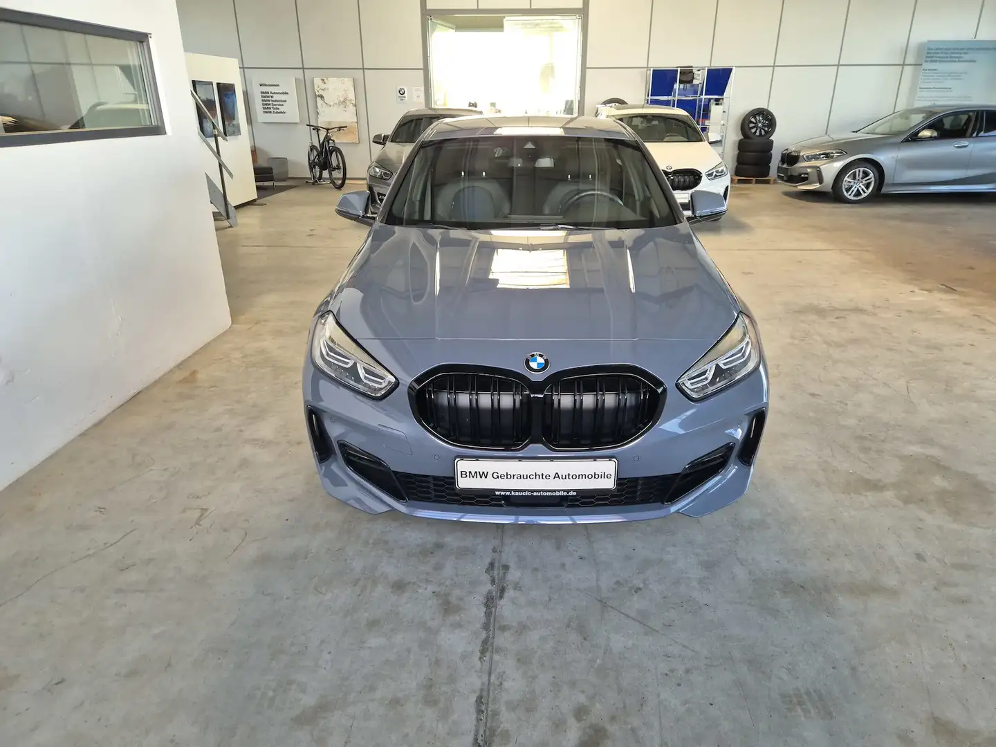 BMW 120 120i M Sport /NAVI/LED//HIFI/LCP/RFK/18 Zoll Grau - 2