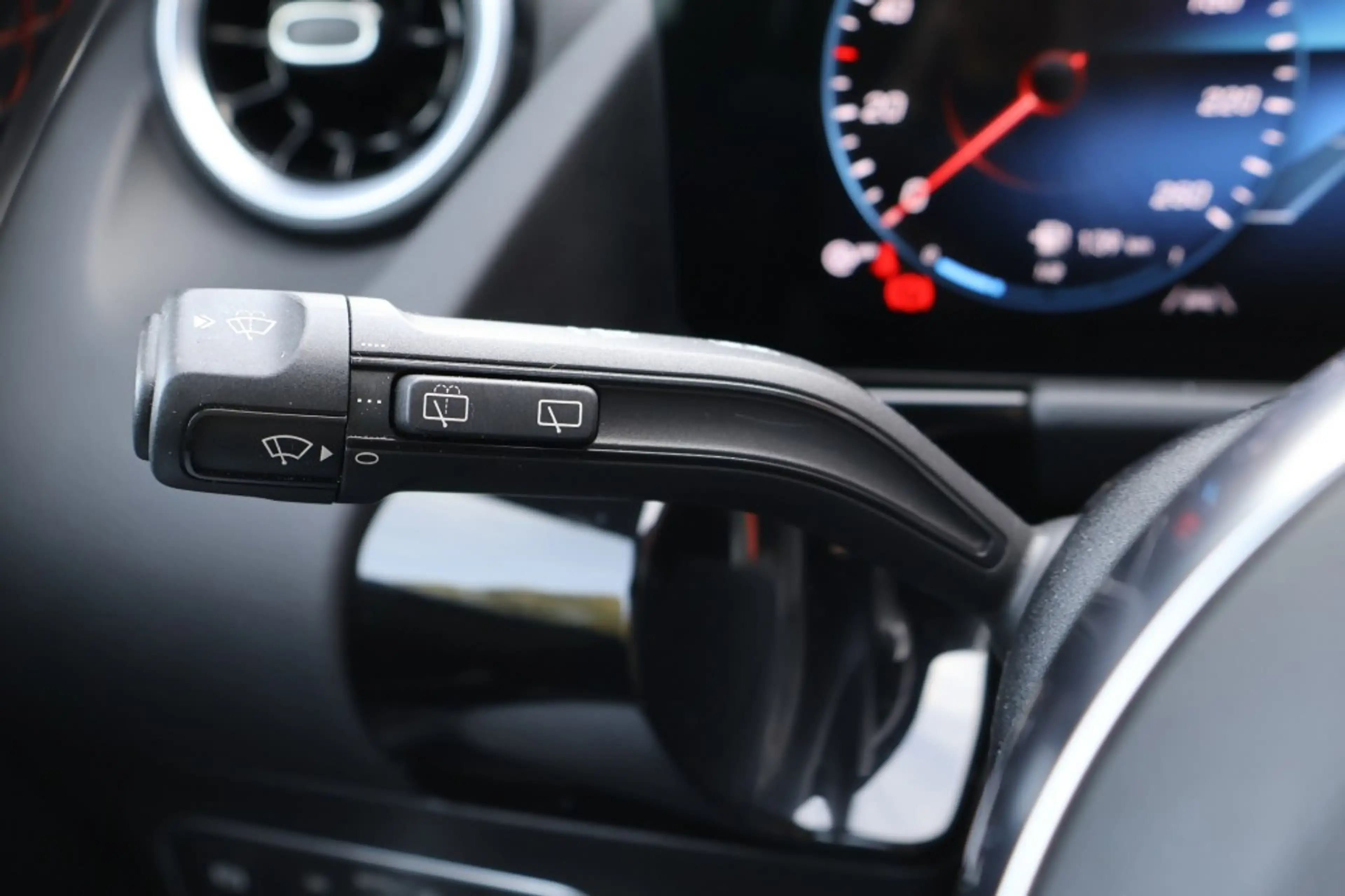 Mercedes-Benz GLA 200 GLA 200 AMG DCT / Navi /Camera / 20 Inch LM /App-c — photo 44