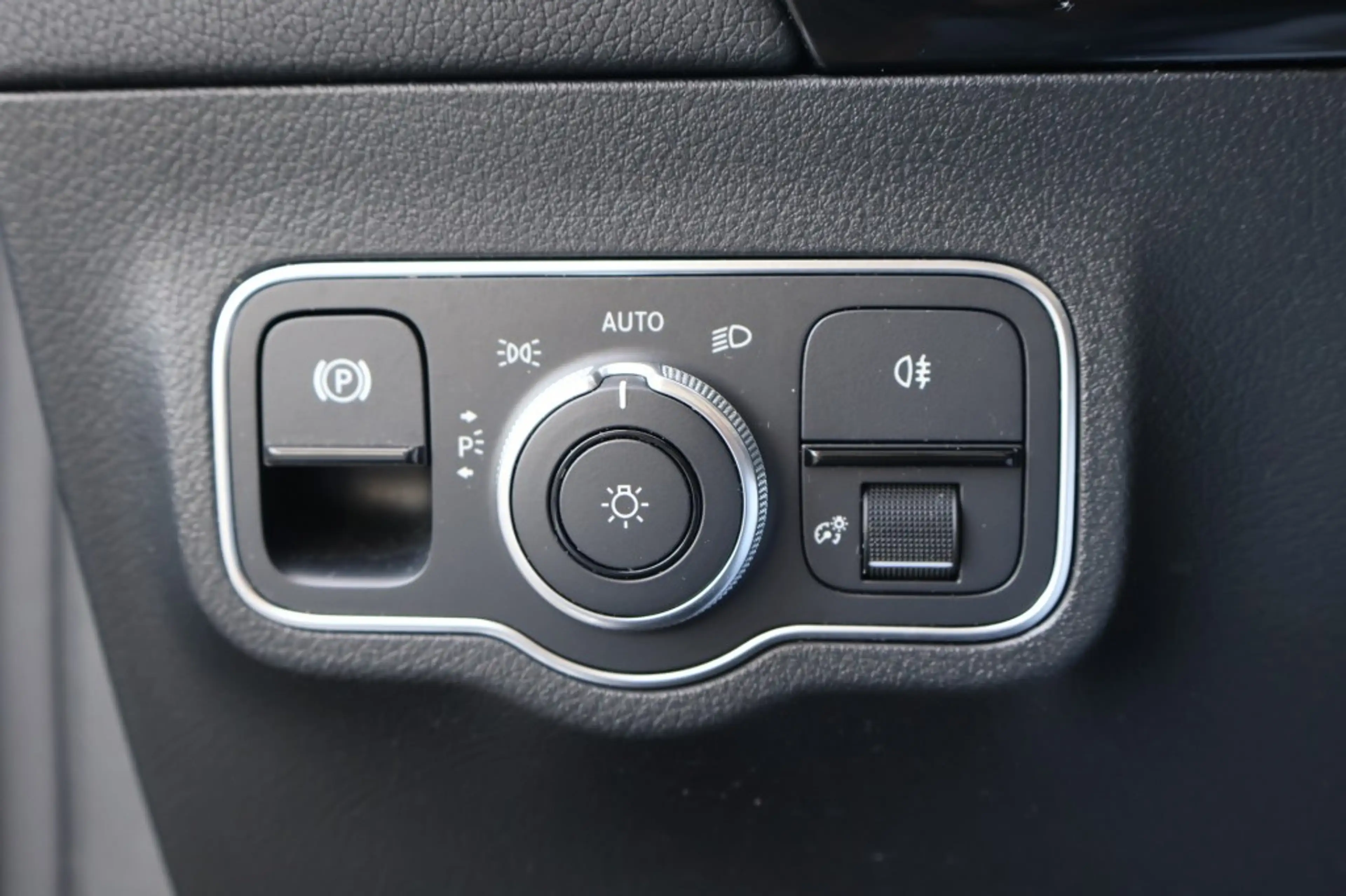 Mercedes-Benz GLA 200 GLA 200 AMG DCT / Navi /Camera / 20 Inch LM /App-c — photo 25
