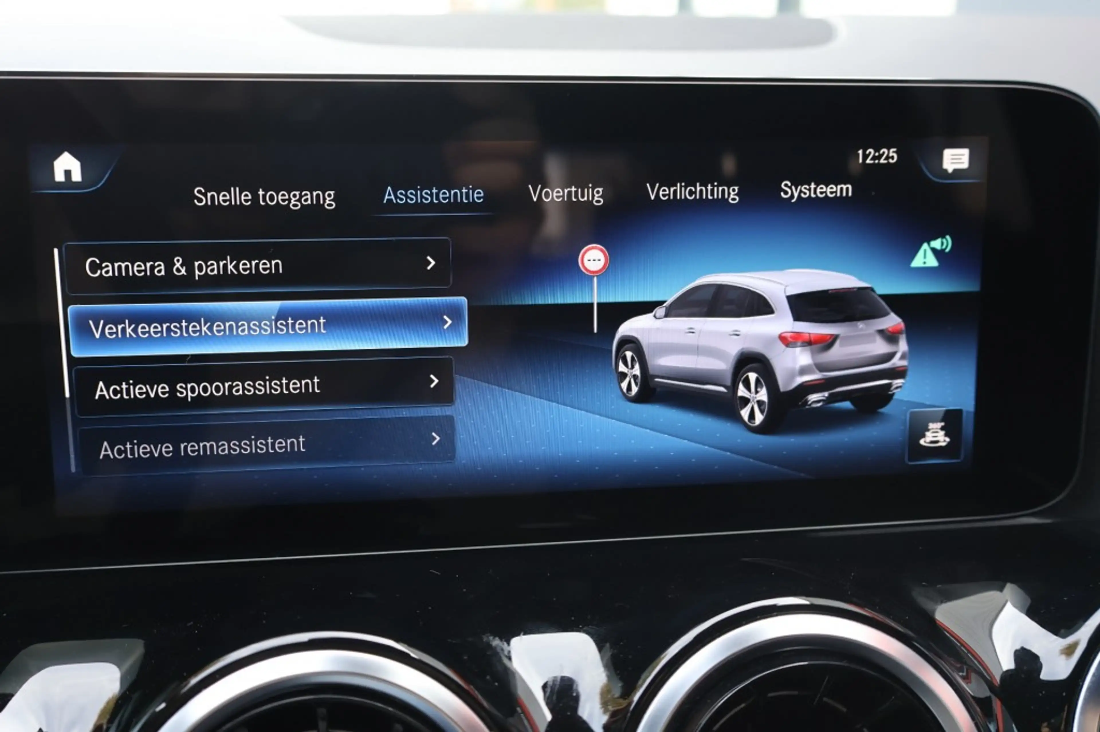 Mercedes-Benz GLA 200 GLA 200 AMG DCT / Navi /Camera / 20 Inch LM /App-c — photo 16