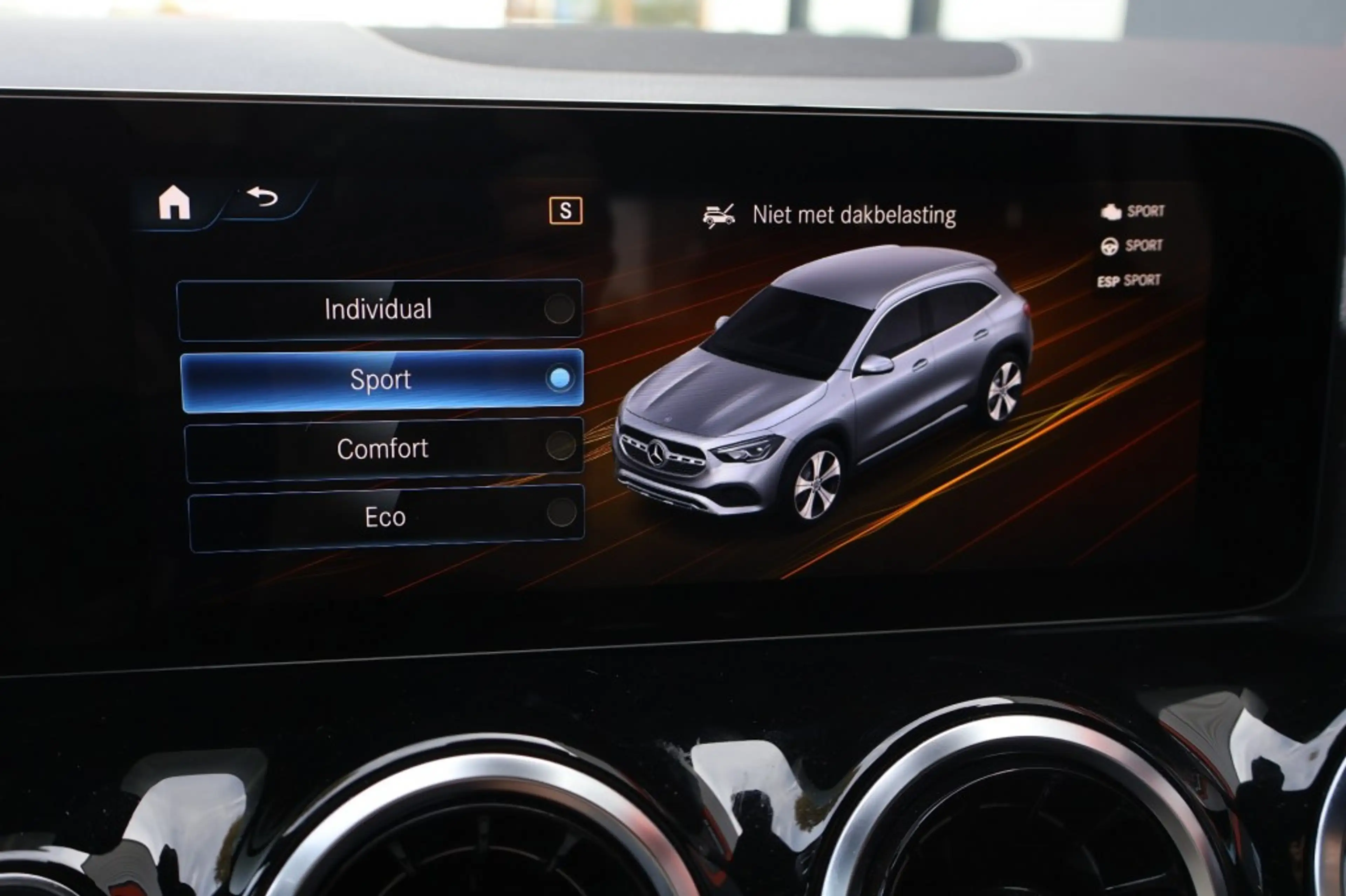 Mercedes-Benz GLA 200 GLA 200 AMG DCT / Navi /Camera / 20 Inch LM /App-c — photo 17