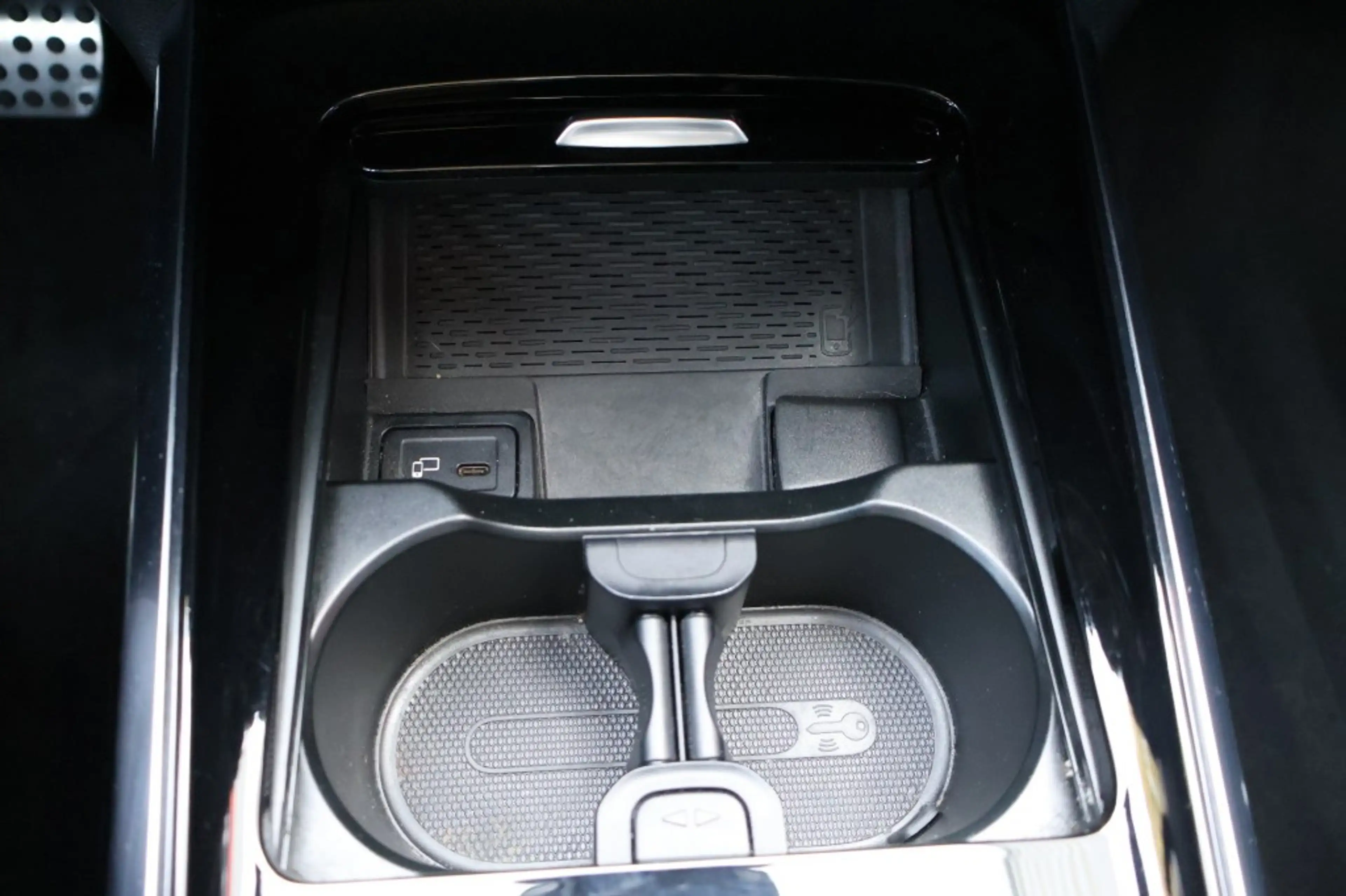 Mercedes-Benz GLA 200 GLA 200 AMG DCT / Navi /Camera / 20 Inch LM /App-c — photo 49