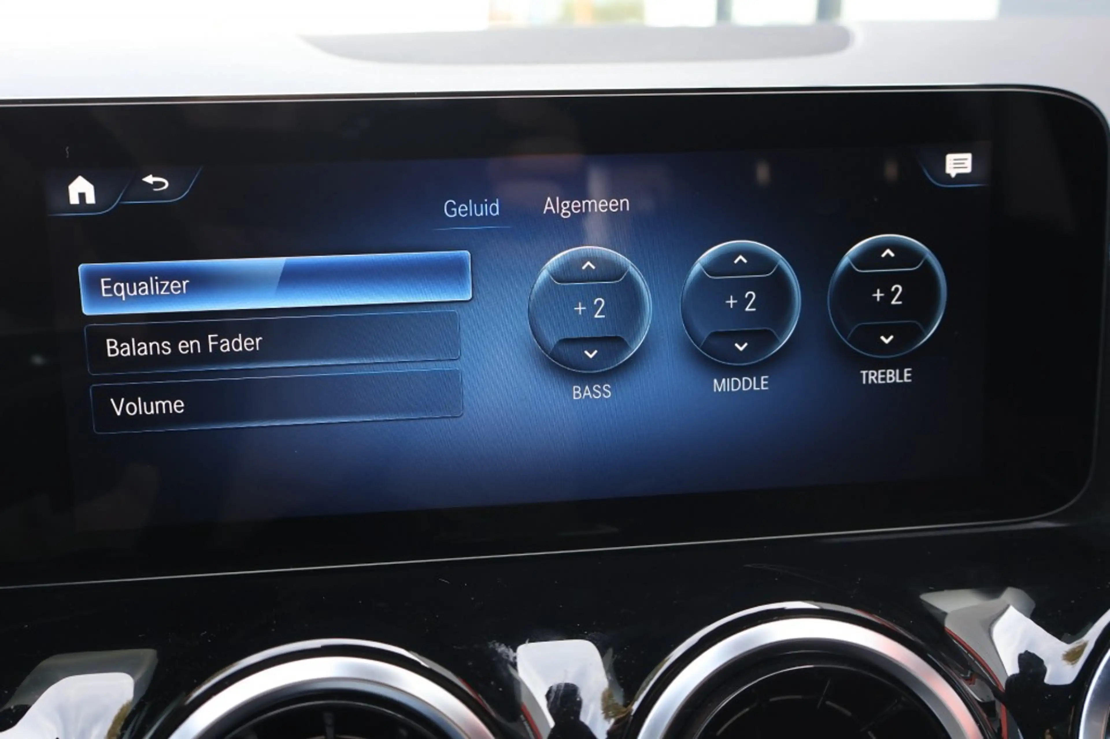 Mercedes-Benz GLA 200 GLA 200 AMG DCT / Navi /Camera / 20 Inch LM /App-c — photo 39
