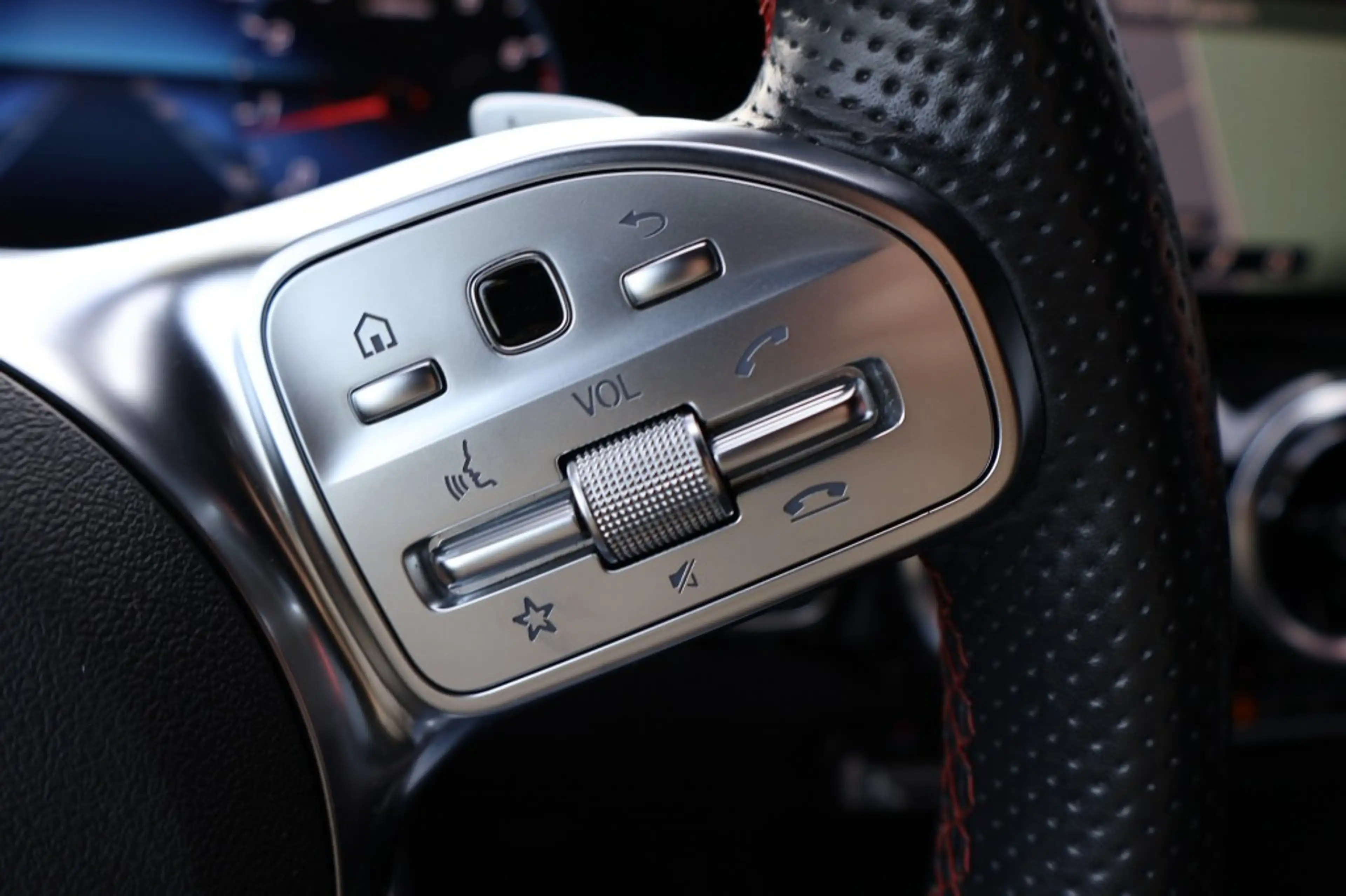 Mercedes-Benz GLA 200 GLA 200 AMG DCT / Navi /Camera / 20 Inch LM /App-c — photo 42