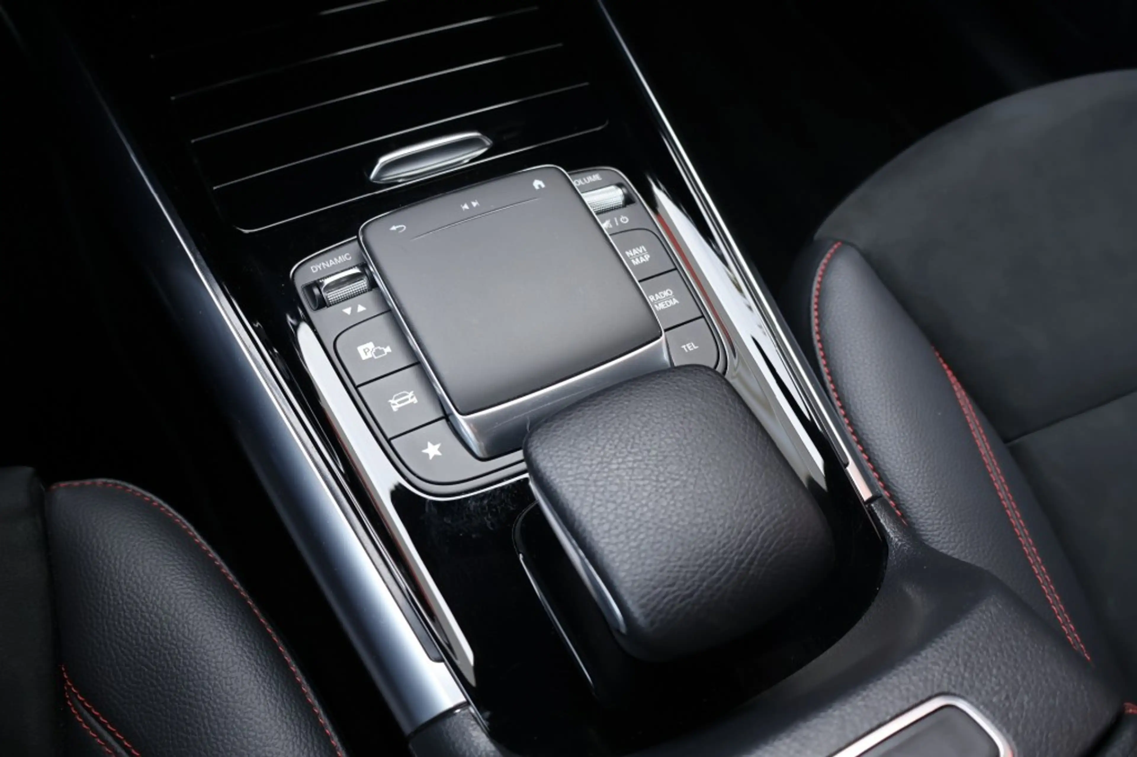 Mercedes-Benz GLA 200 GLA 200 AMG DCT / Navi /Camera / 20 Inch LM /App-c — photo 18
