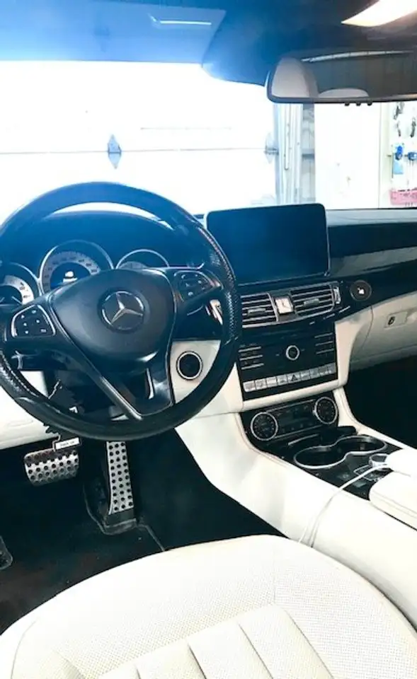 Mercedes-Benz CLS снимка Mercedes-Benz CLS
