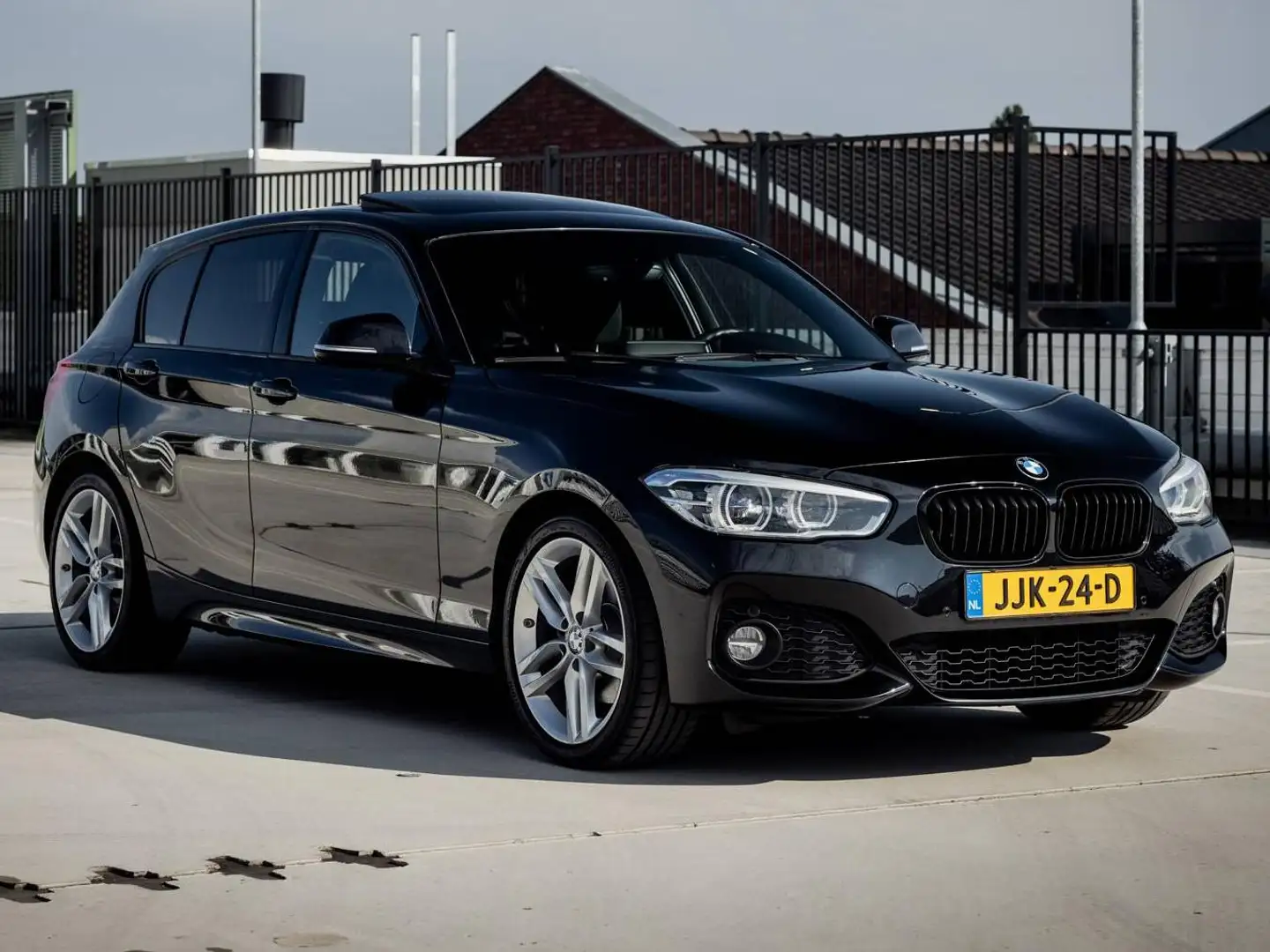 BMW 125 125i Edition M-Sport Alcantara Automaat Navi Prof Zwart Stoelverwarming LED Carplay Lichtpakket Cruise-control Zonnedak Schwarz - 2
