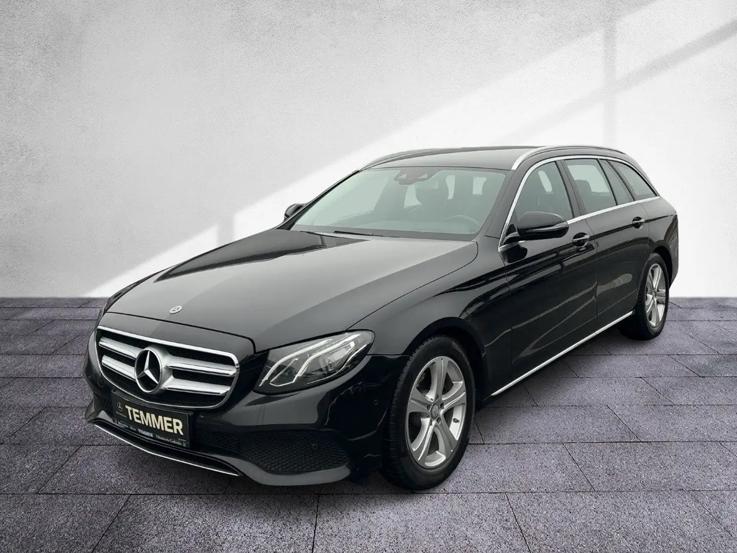 Mercedes-Benz E 200 d T-Modell Avantgarde HeadUp Comand RKam Schwarz - 2