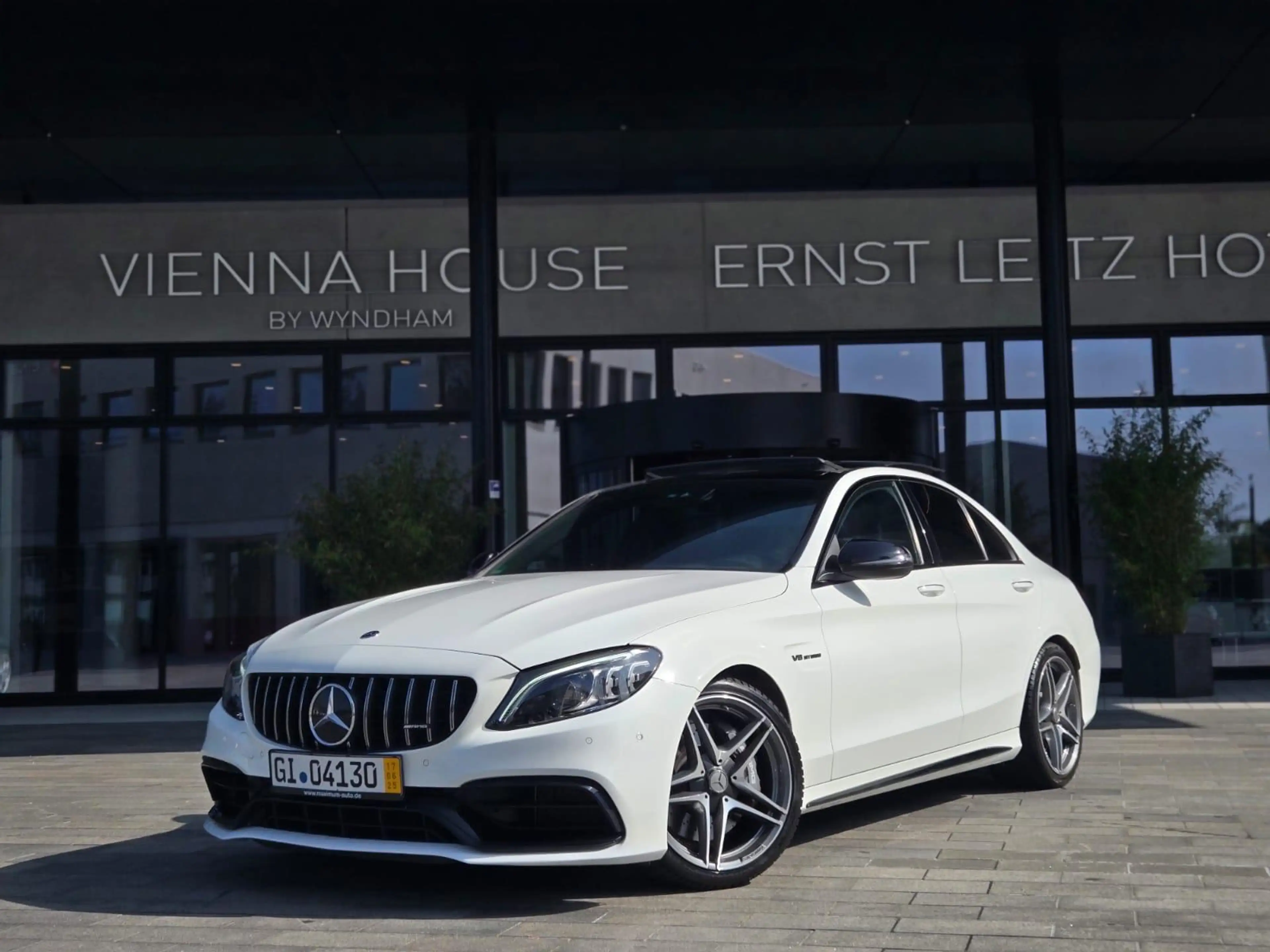 Mercedes-Benz C 63 AMG 4.0 V8 PANO+DRIVERSPACK