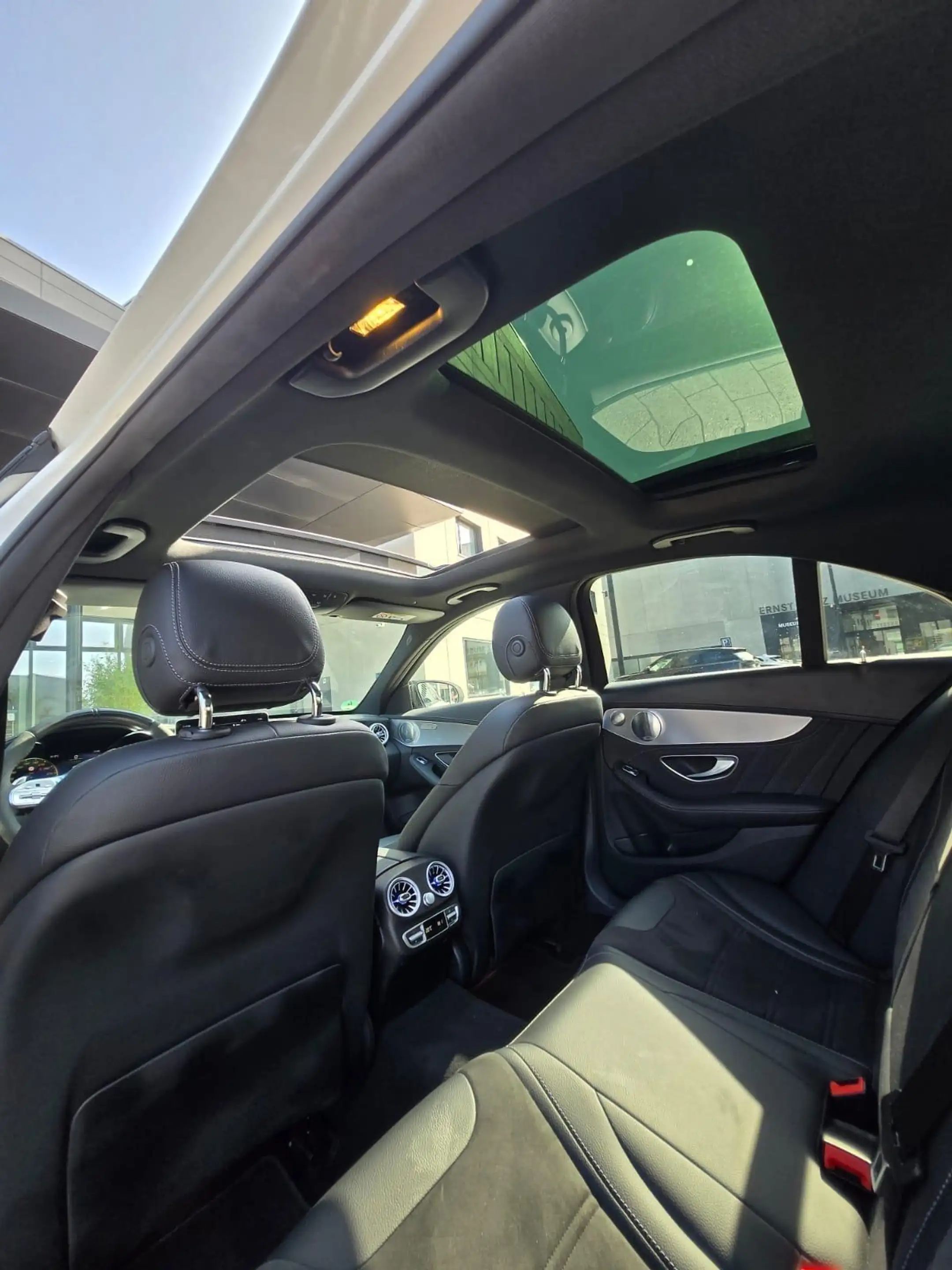 Mercedes-Benz C 63 AMG 4.0 V8 PANO+DRIVERSPACK — photo 3