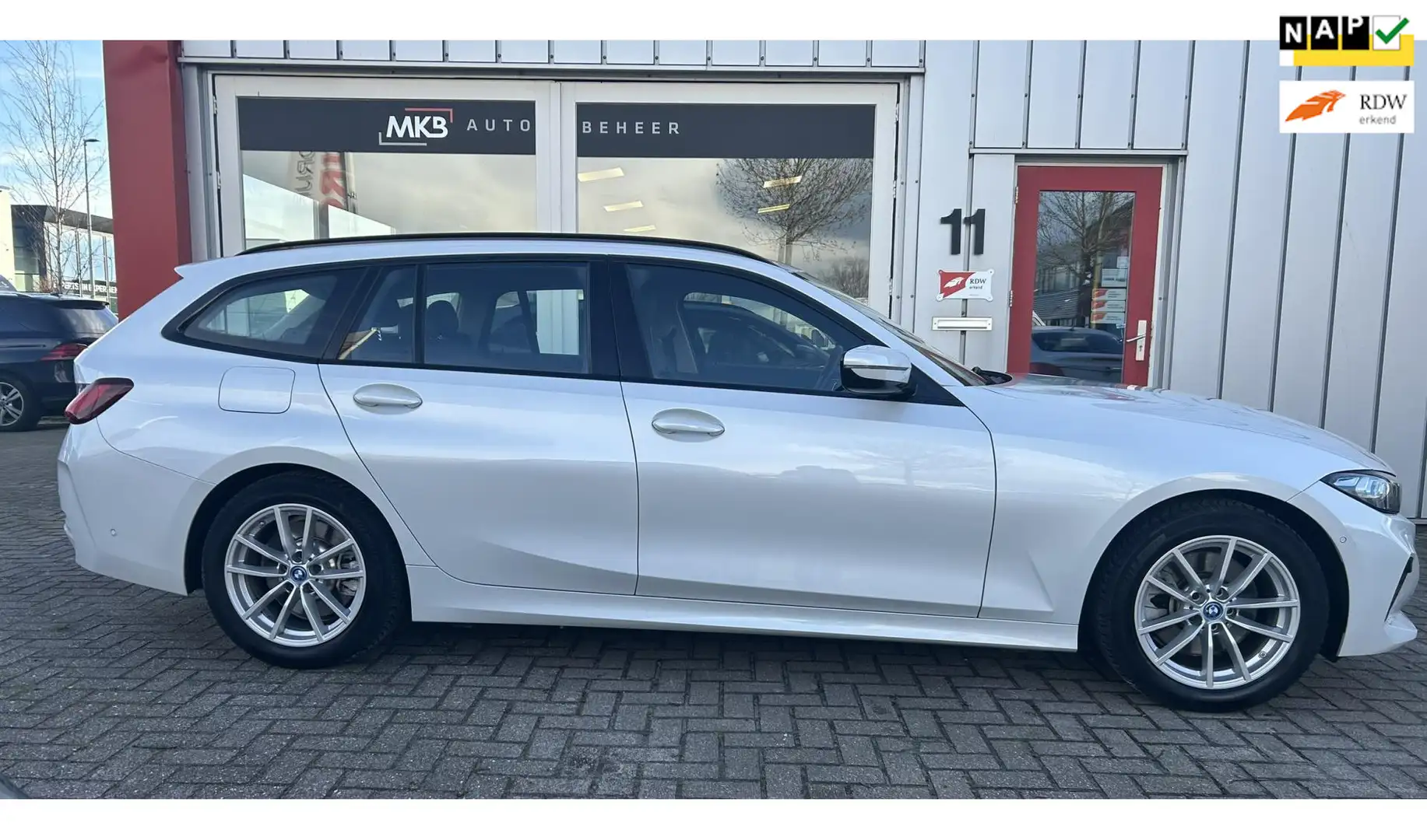 BMW 320 3-serie Touring 320E WideScreen Wit - 1
