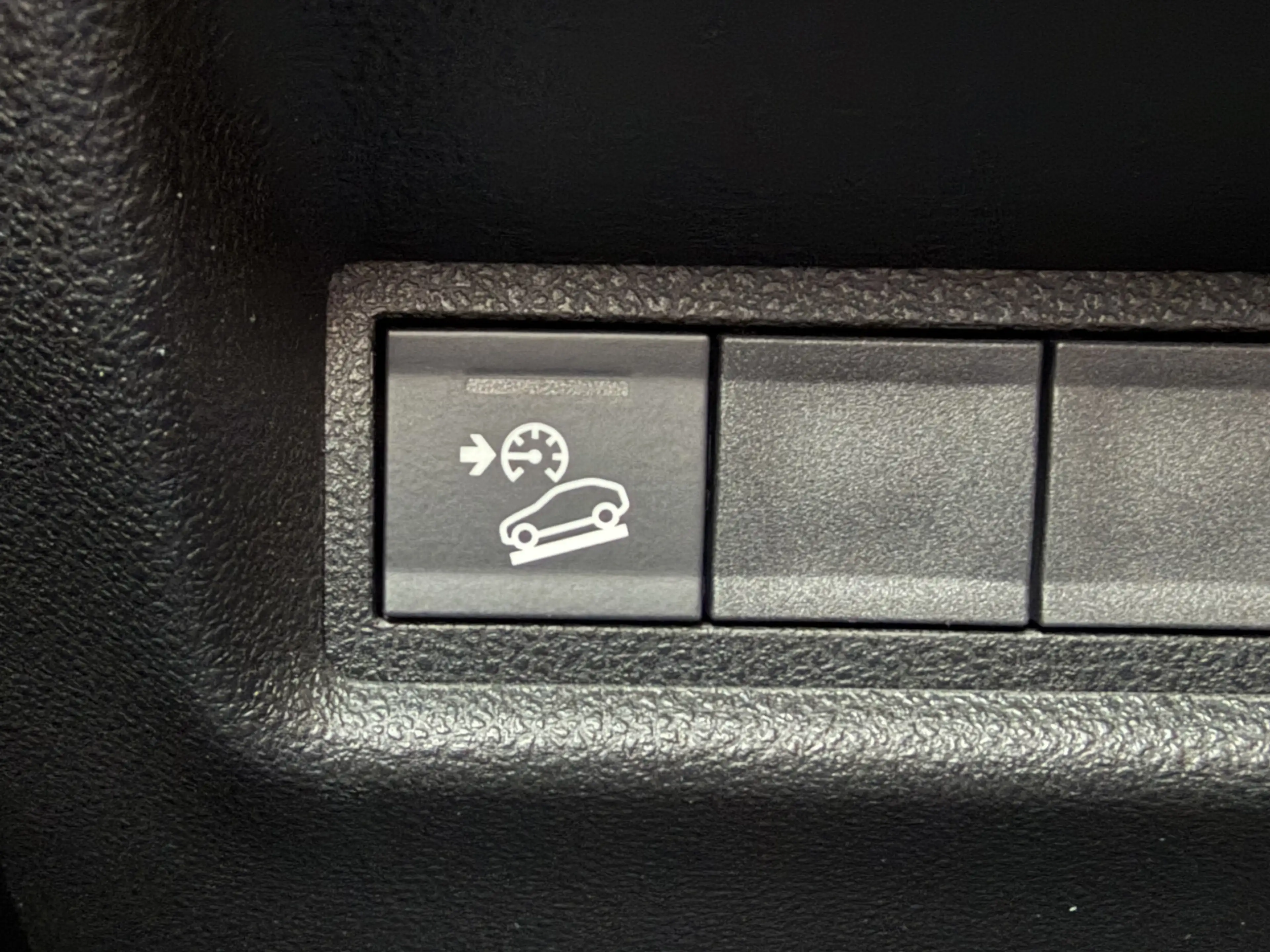 Jeep Avenger 1.2 e-Hybrid Altitude (Elektrische Klep - JBL - Ke — photo 24