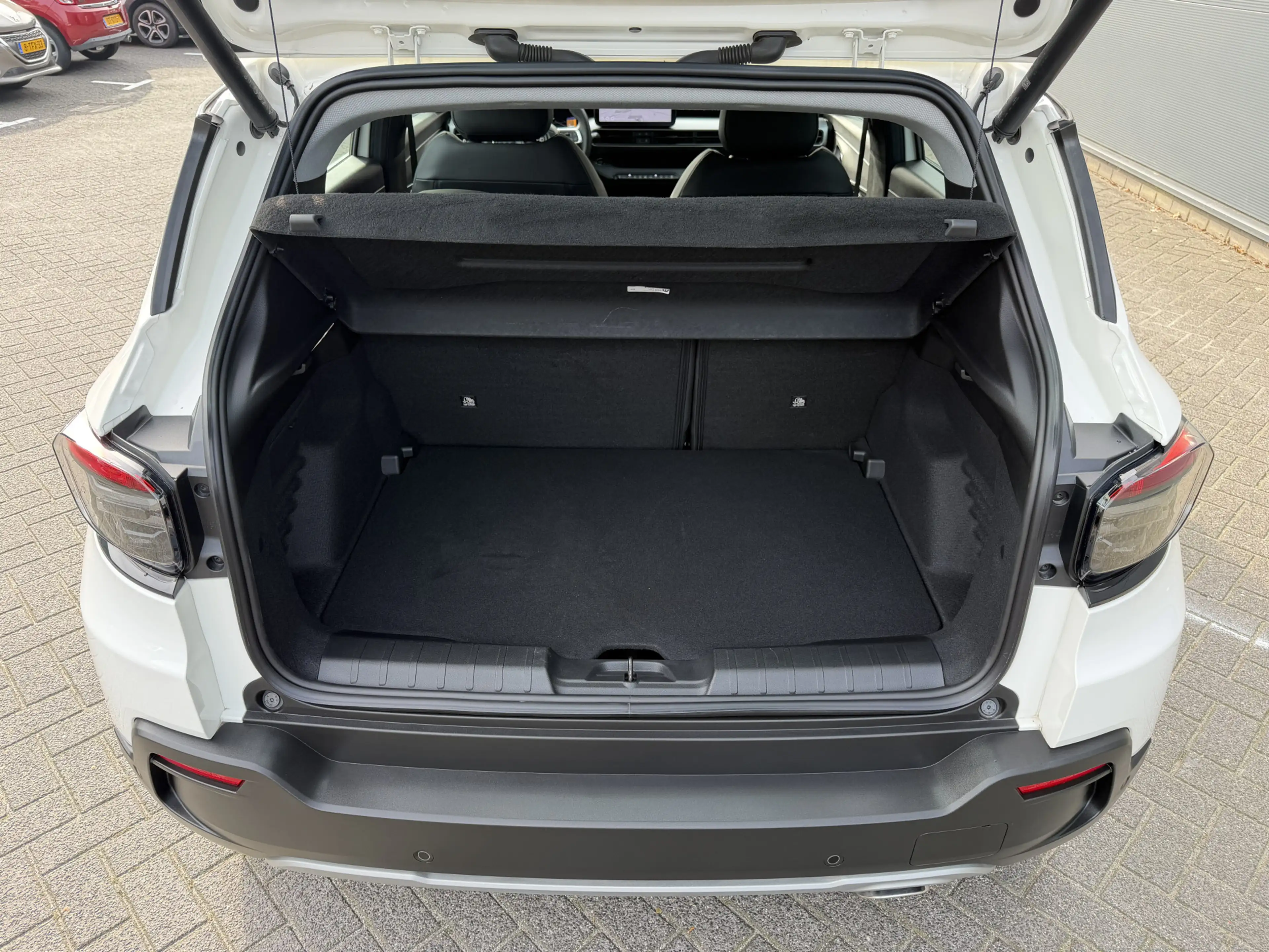 Jeep Avenger 1.2 e-Hybrid Altitude (Elektrische Klep - JBL - Ke — photo 10