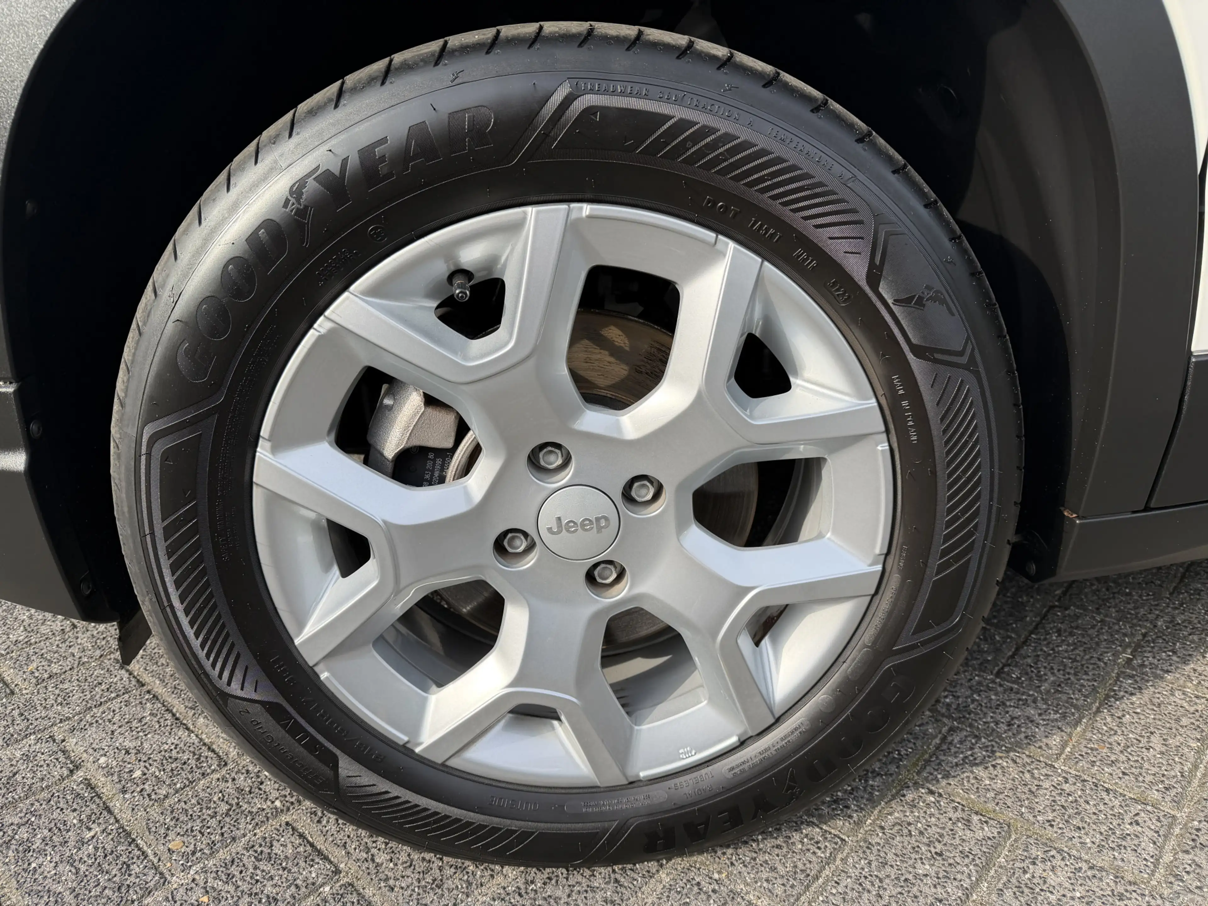 Jeep Avenger 1.2 e-Hybrid Altitude (Elektrische Klep - JBL - Ke — photo 9