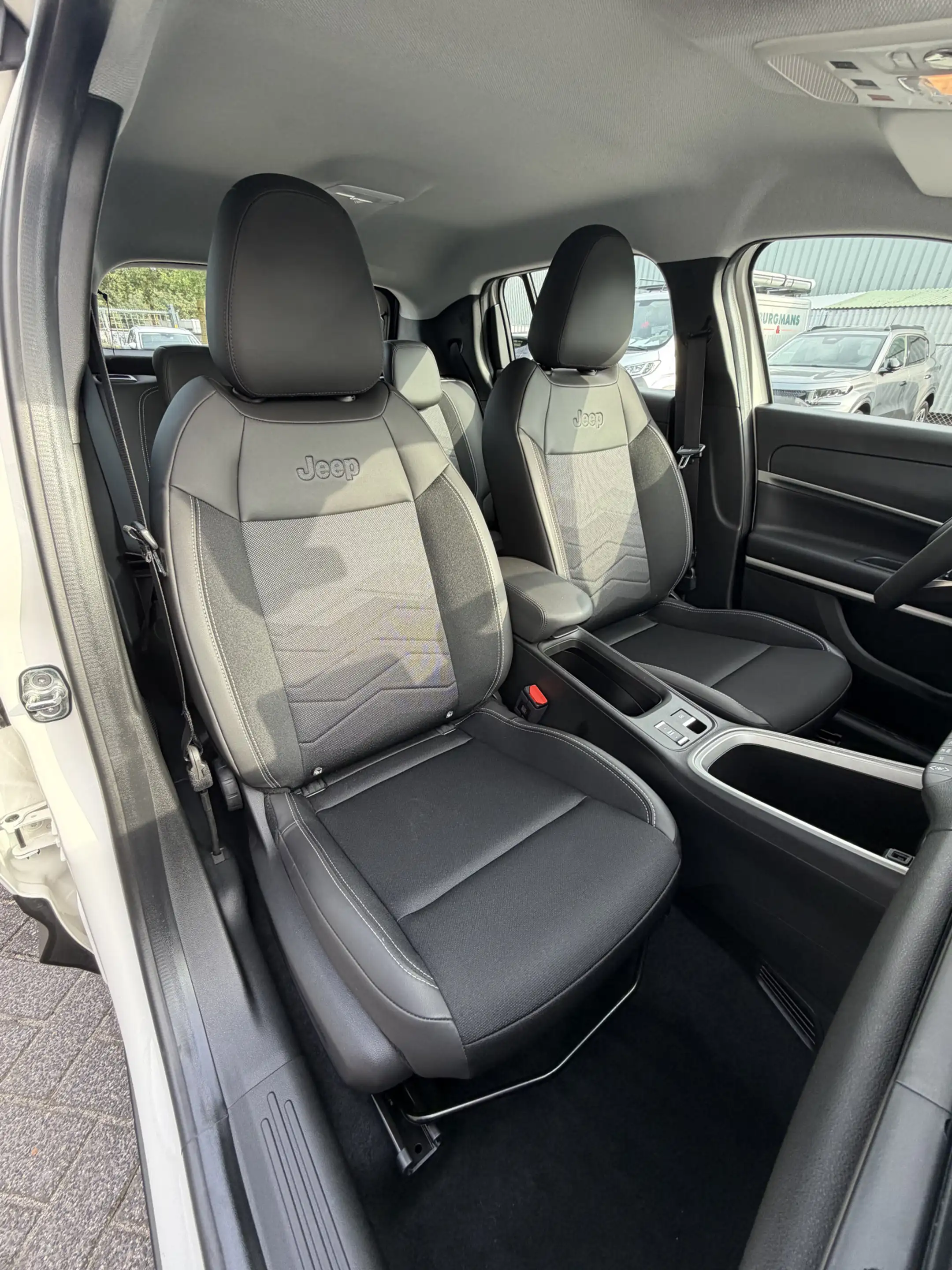 Jeep Avenger 1.2 e-Hybrid Altitude (Elektrische Klep - JBL - Ke — photo 12