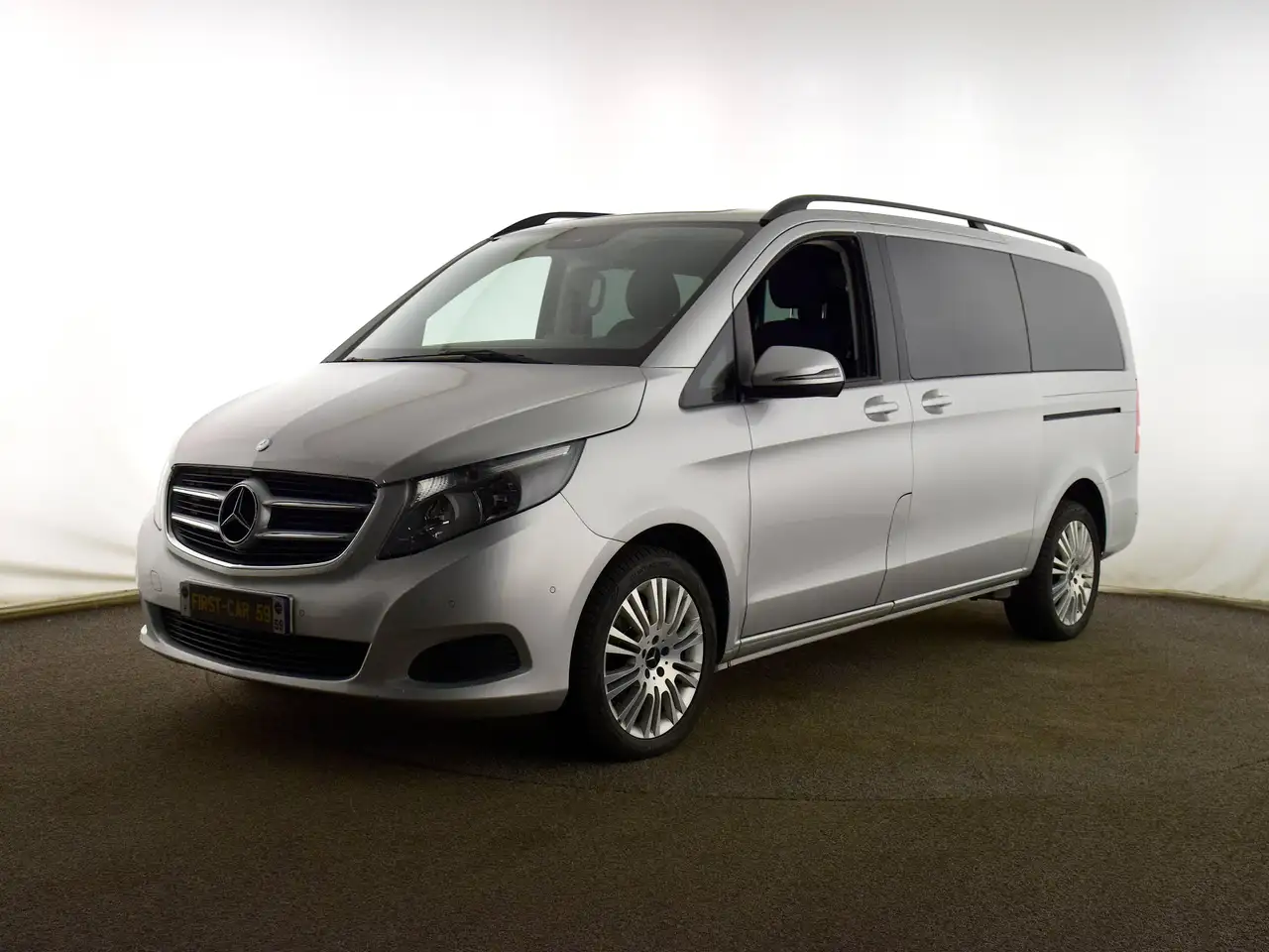 Mercedes-Benz V 220