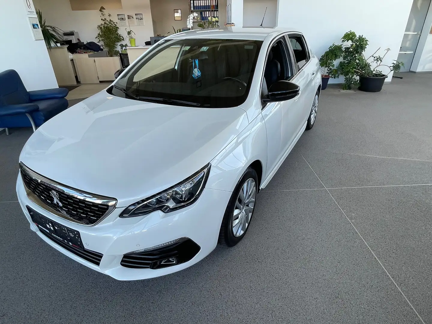 Peugeot 308 1,5 BlueHDI 130 GT Line S Weiß - 1