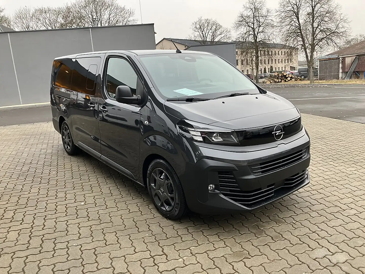 Opel Vivaro Kombi 2,2 Diesel XL Aut. 8 Sitze Grau - 2