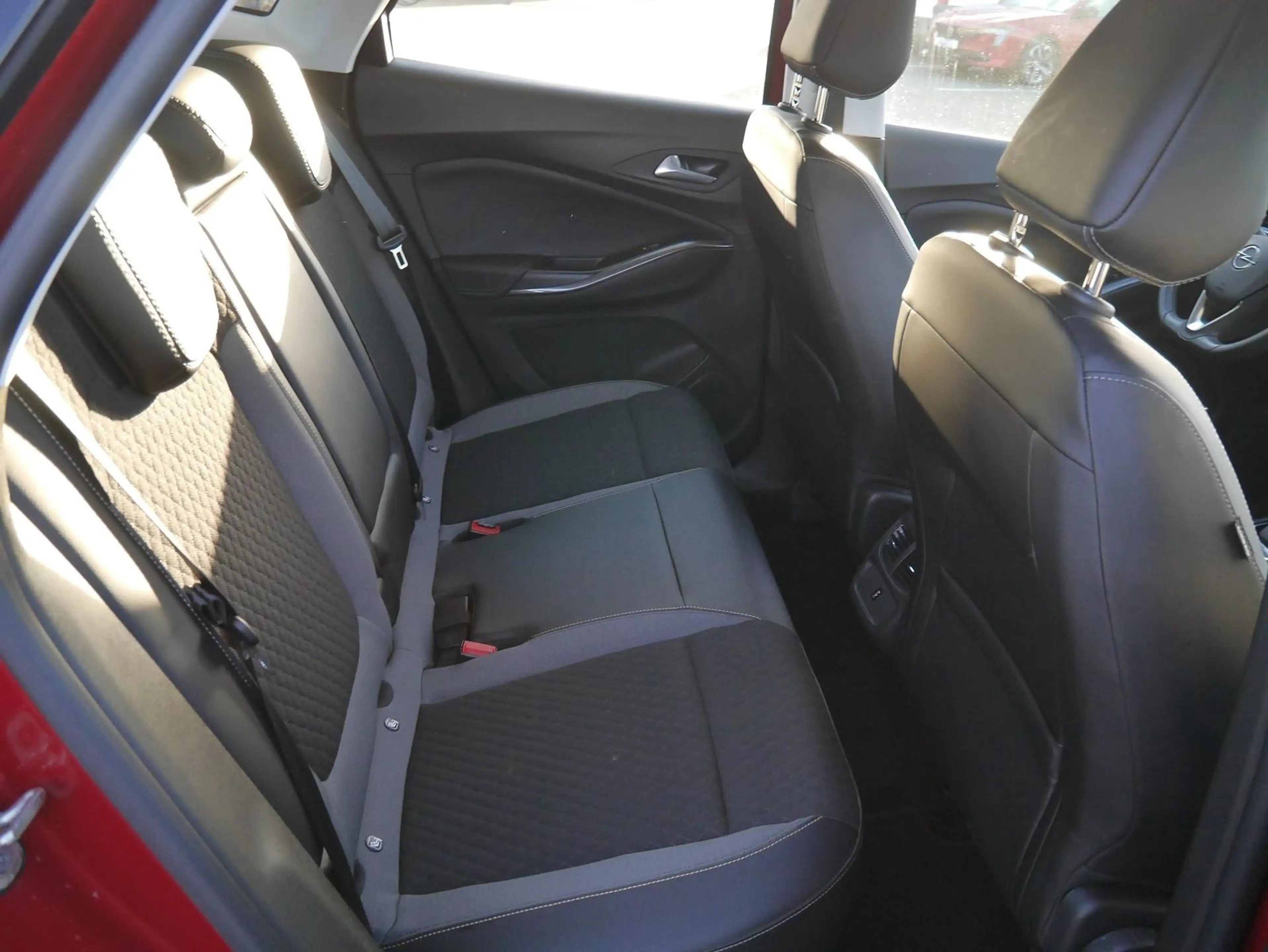 Opel Grandland X Grandland HYBRID 225 LED/Navi/APP/PDC/Tempo — photo 10