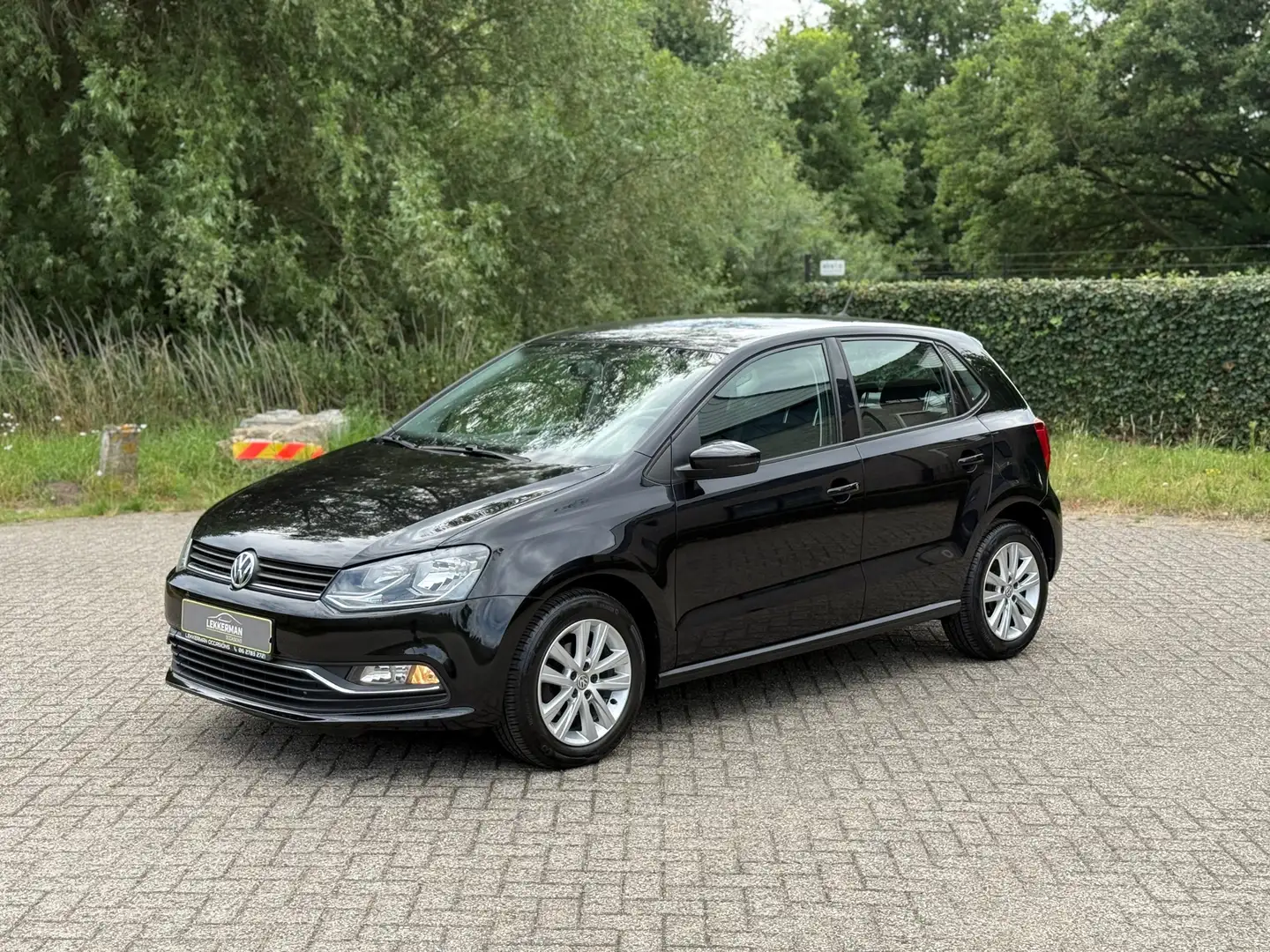 Volkswagen Polo 1.0 Comfortline CRUISE I BLUETOOTH I NWE BANDEN I Noir - 1