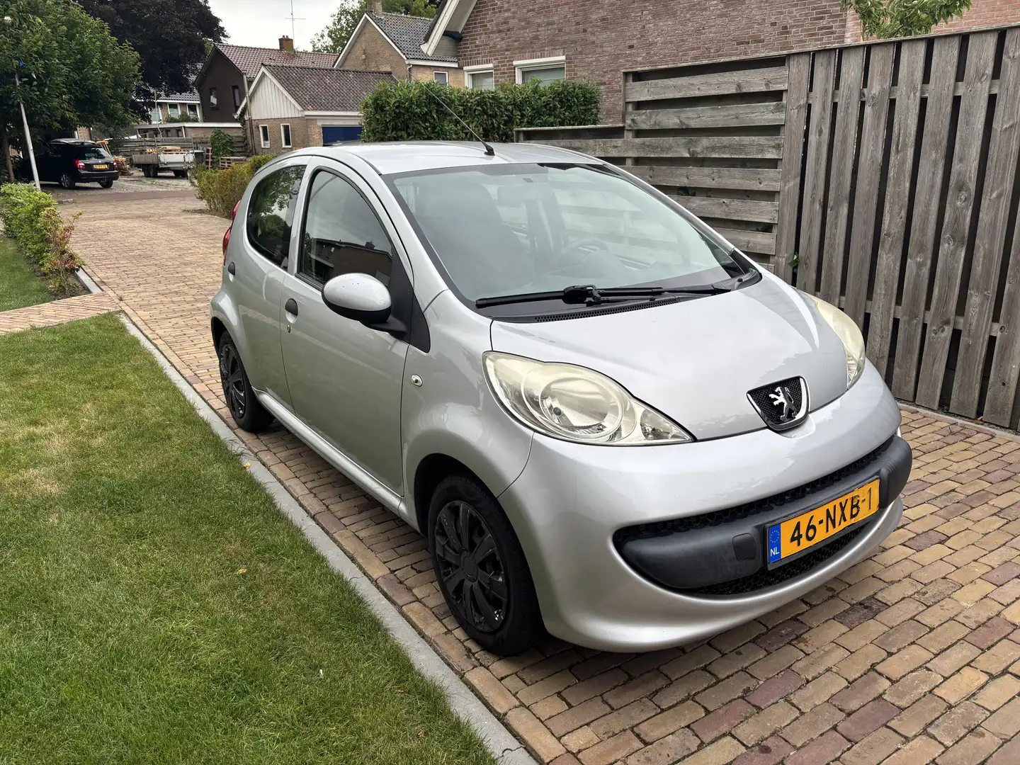 Peugeot 107 1.0-12V XR Gris - 1