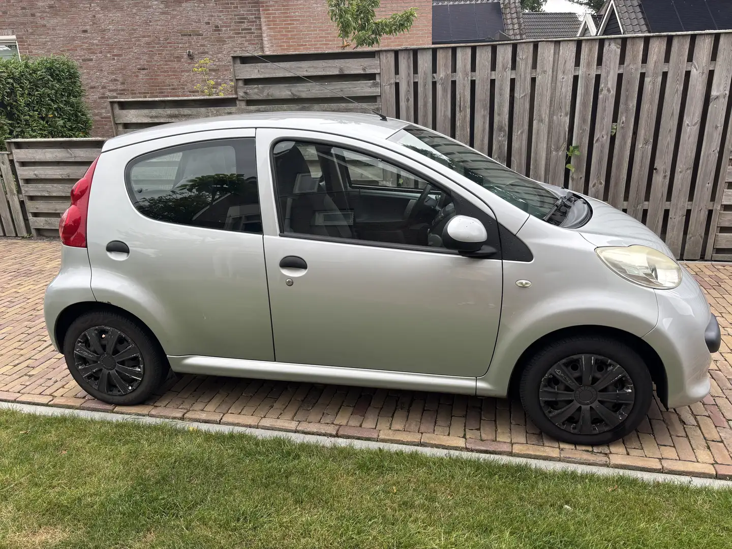 Peugeot 107 1.0-12V XR Gris - 2