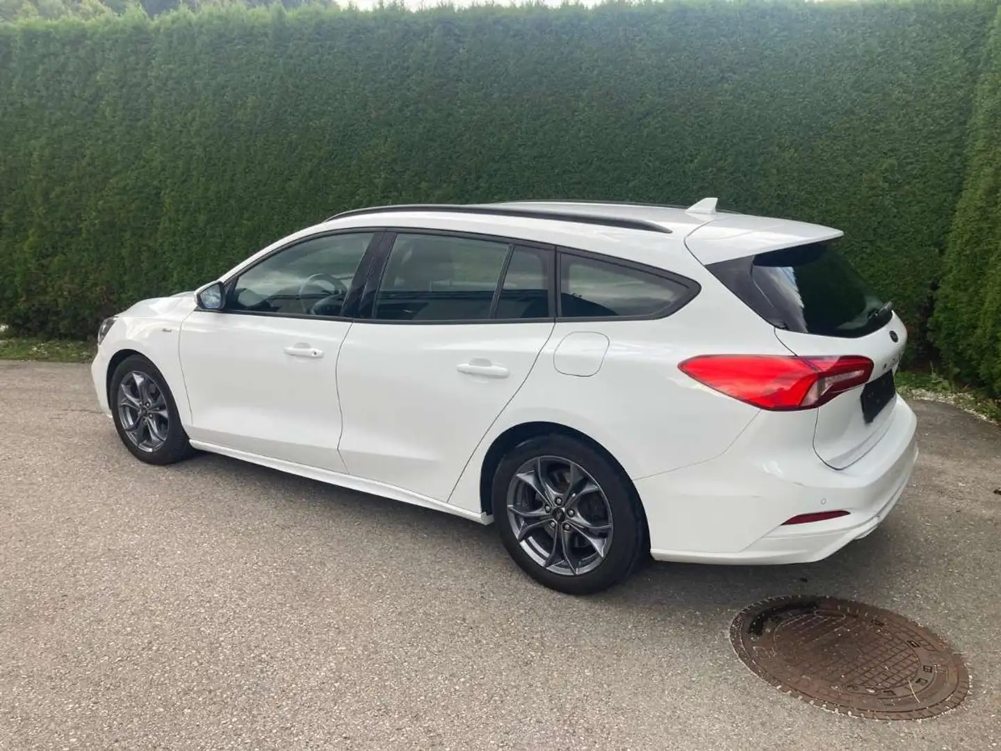 Ford Focus Traveller 1,5 EcoBlue ST-Line X Aut. Weiß - 2