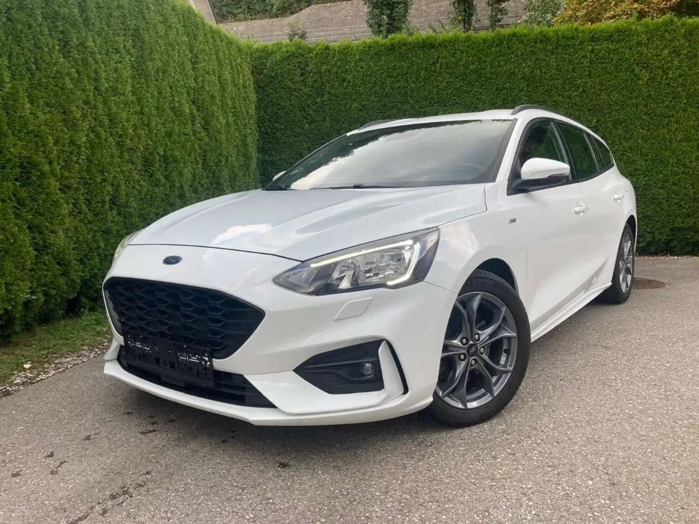 Ford Focus Traveller 1,5 EcoBlue ST-Line X Aut. Weiß - 1