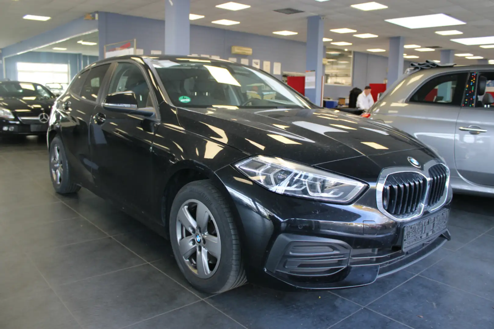 BMW 118 118i Aut. Advantage Noir - 1