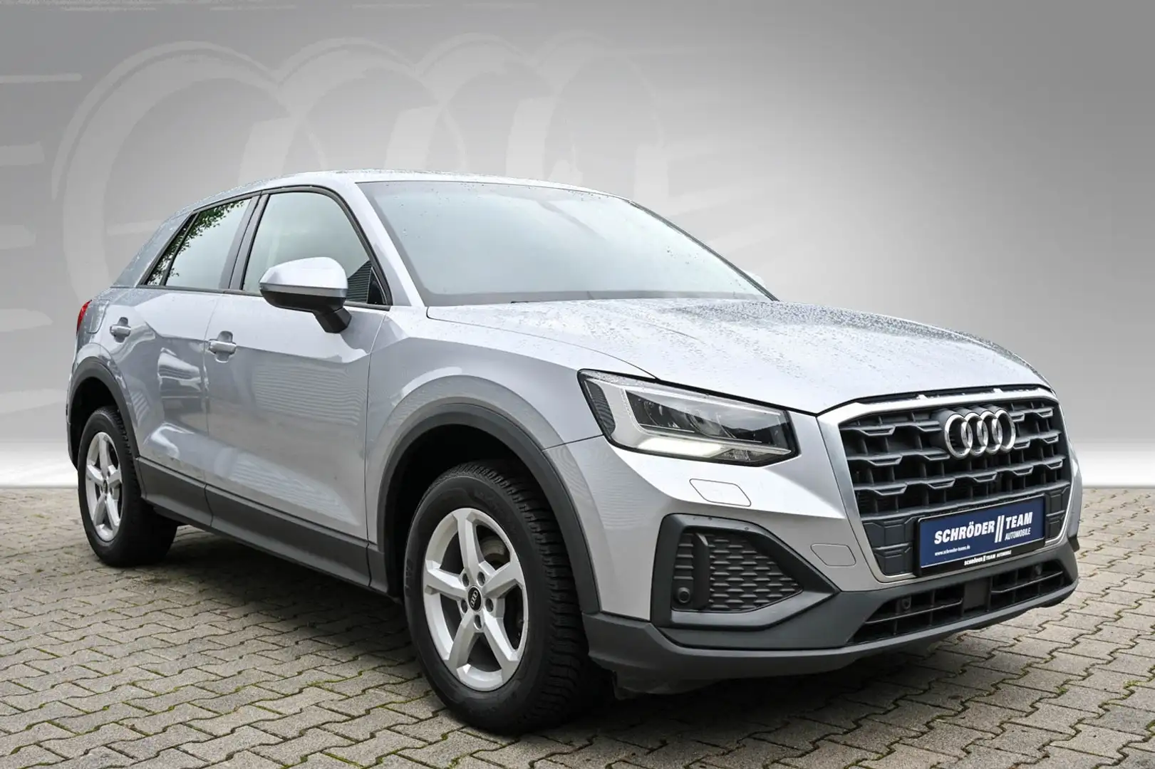 Audi Q2 35 TFSI S tronic Silber - 2