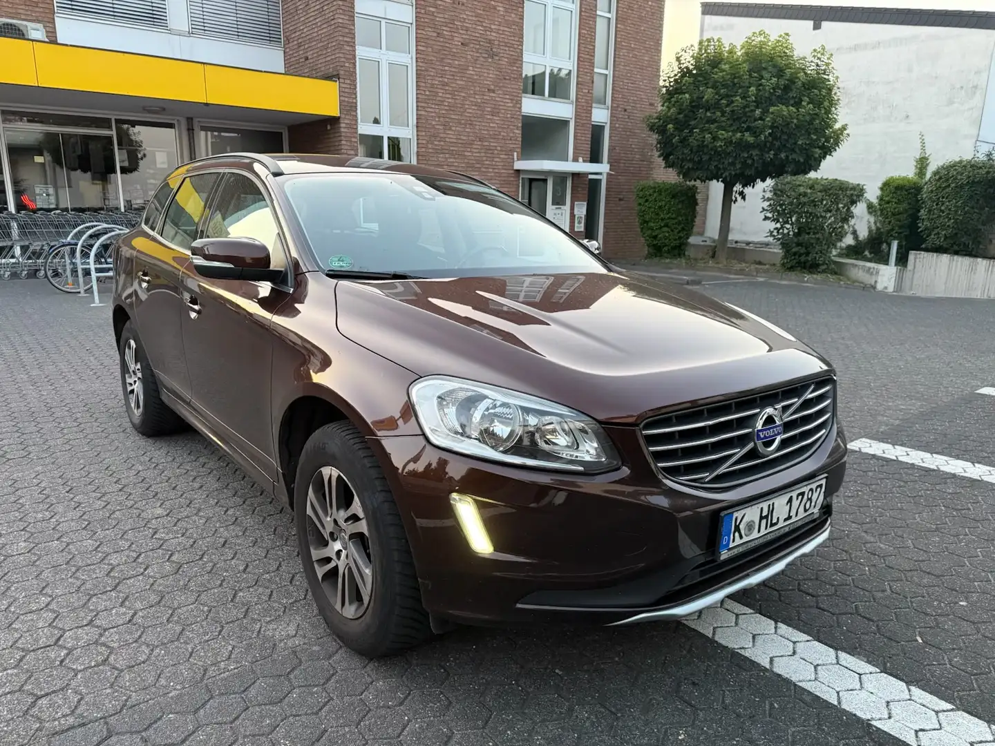 Volvo XC60 D5 AWD Aut. Momentum - 2
