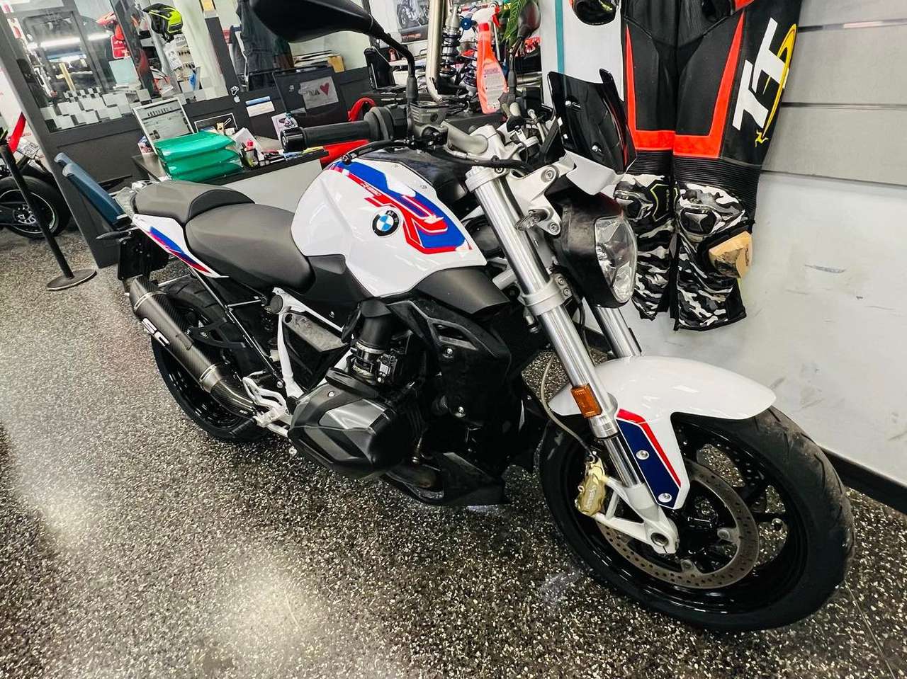 BMW R 1250 R SCARICO SC PEDANA 12 MESI GARANZIA