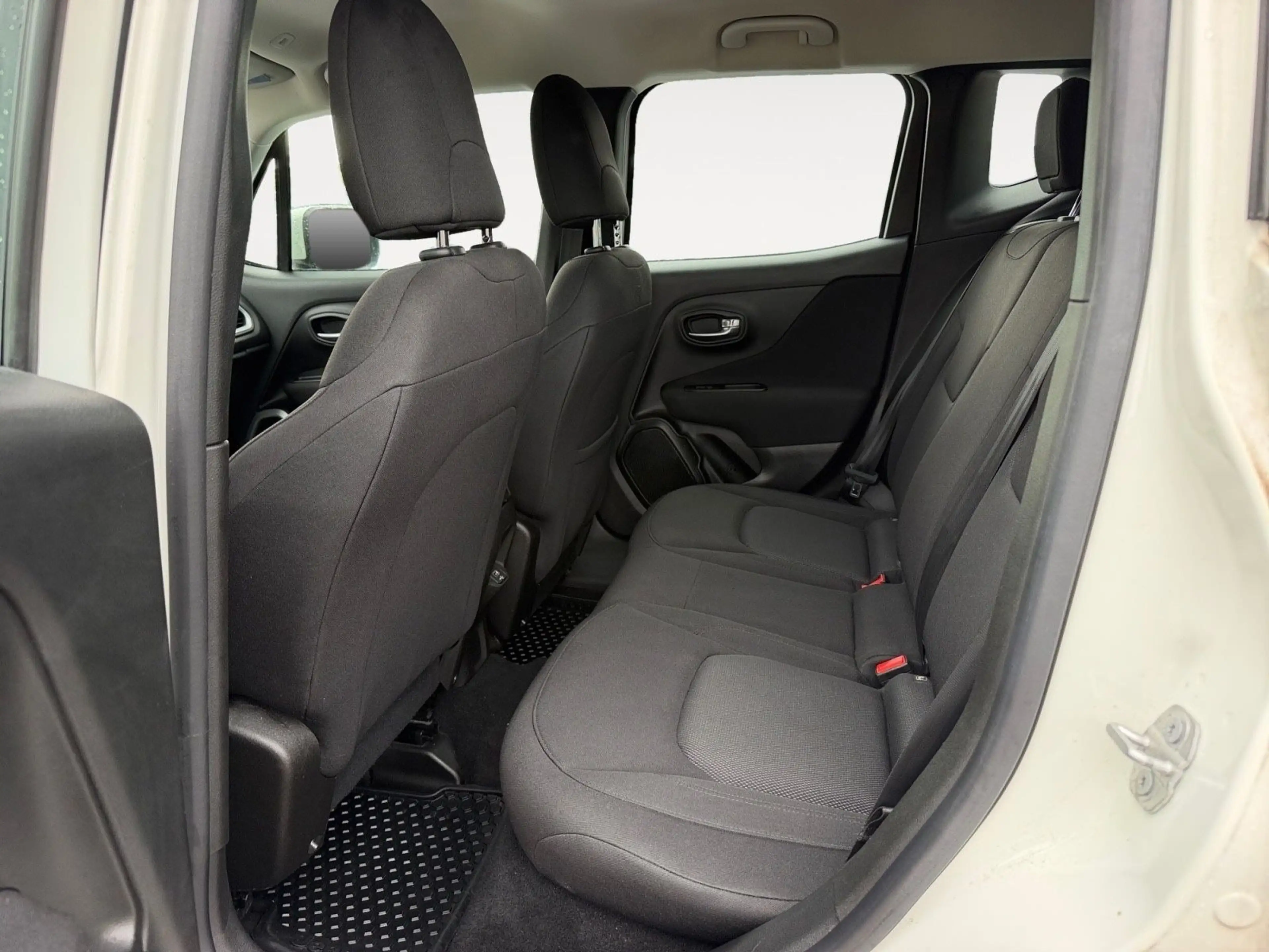 Jeep Renegade Longitude FWD — photo 11