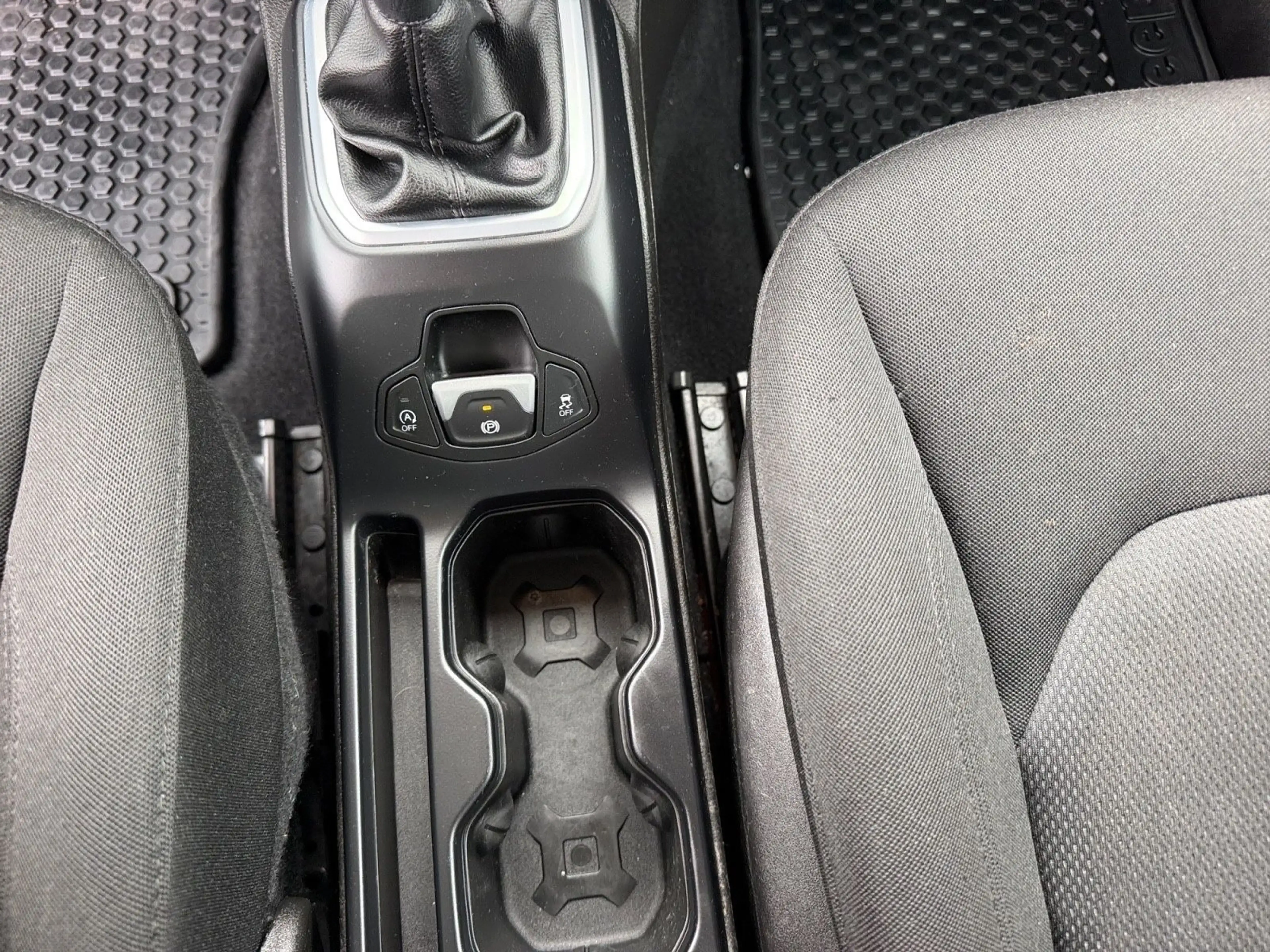 Jeep Renegade Longitude FWD — photo 14