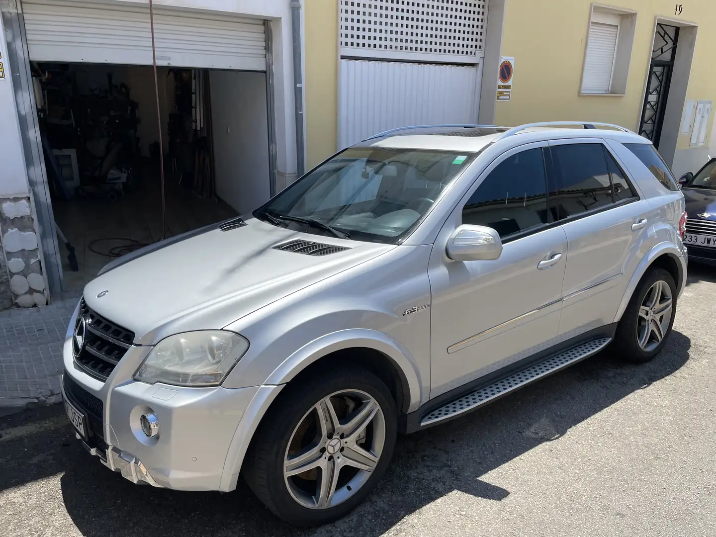 Mercedes-Benz ML 63 AMG ML 63 AMG (164.177) Gris - 1