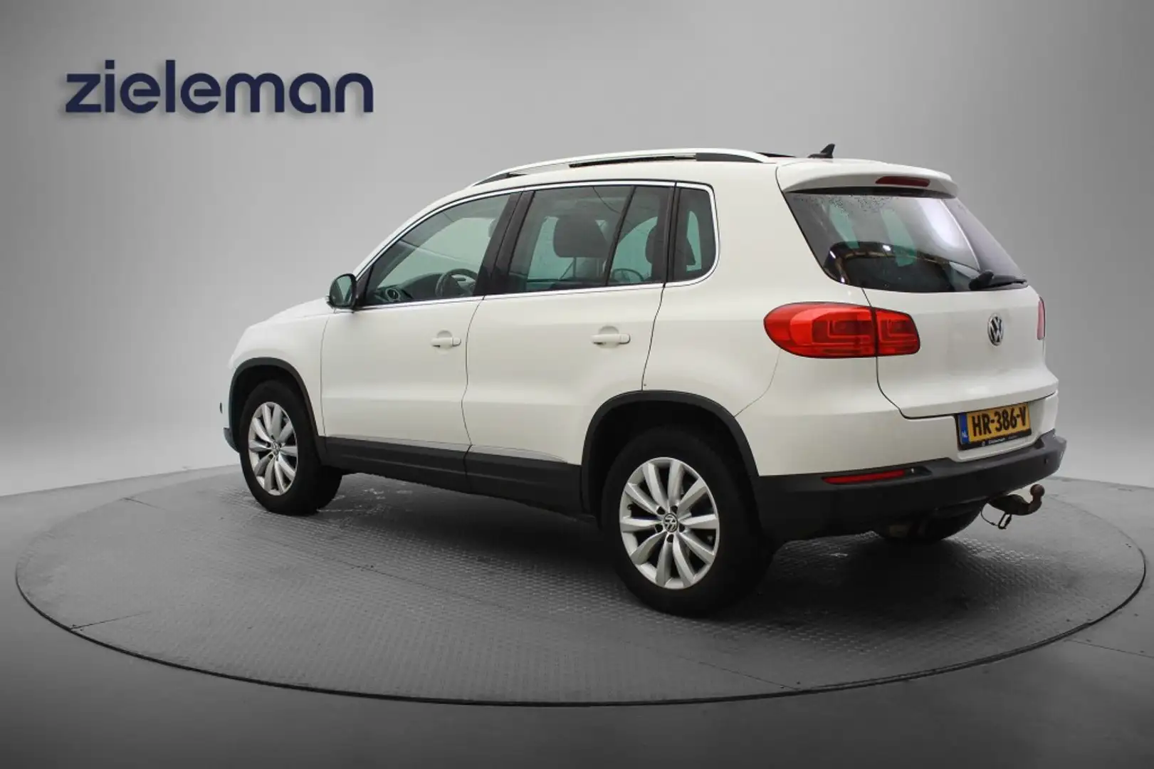 Volkswagen Tiguan 2.0 TDI 4Motion Sport Style Automaat - Panorama, C Bianco - 2